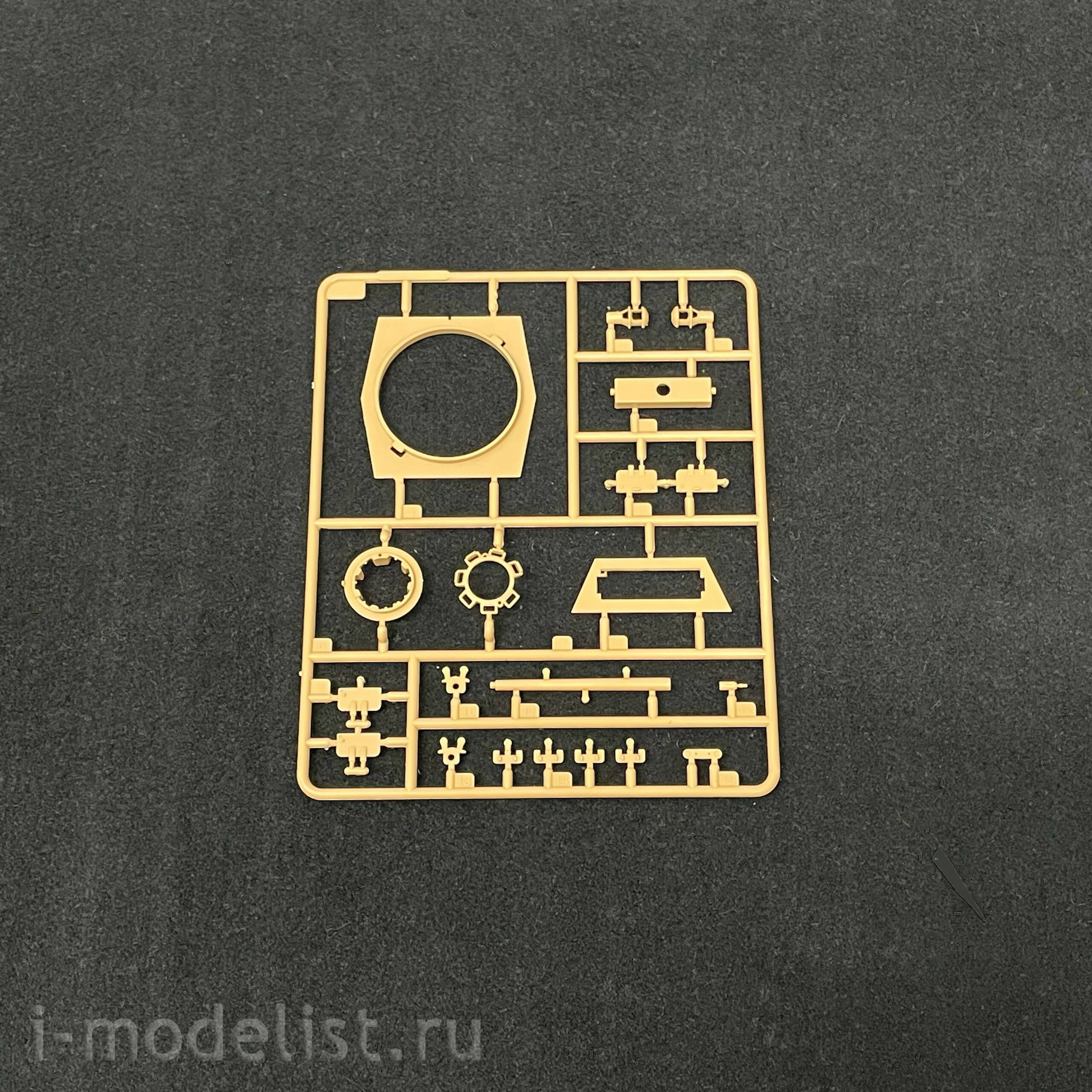 80150 HobbyBoss 1/35 German tank Pz. Kpfw. III / IV auf Einheitsfahrgestell