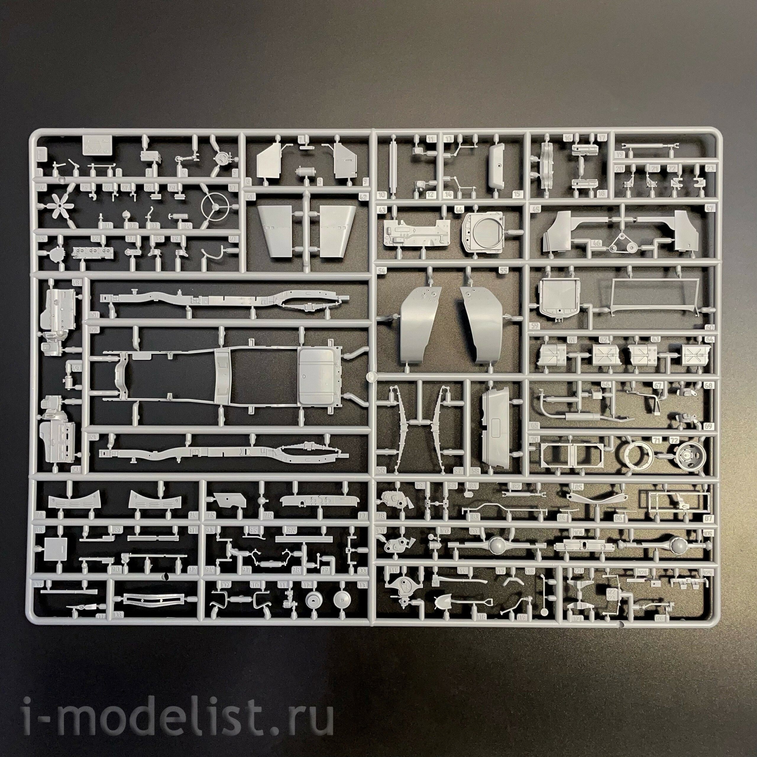 3711 Zvezda 1/35 Американский армейский медицинский автомобиль Dodge WC-54