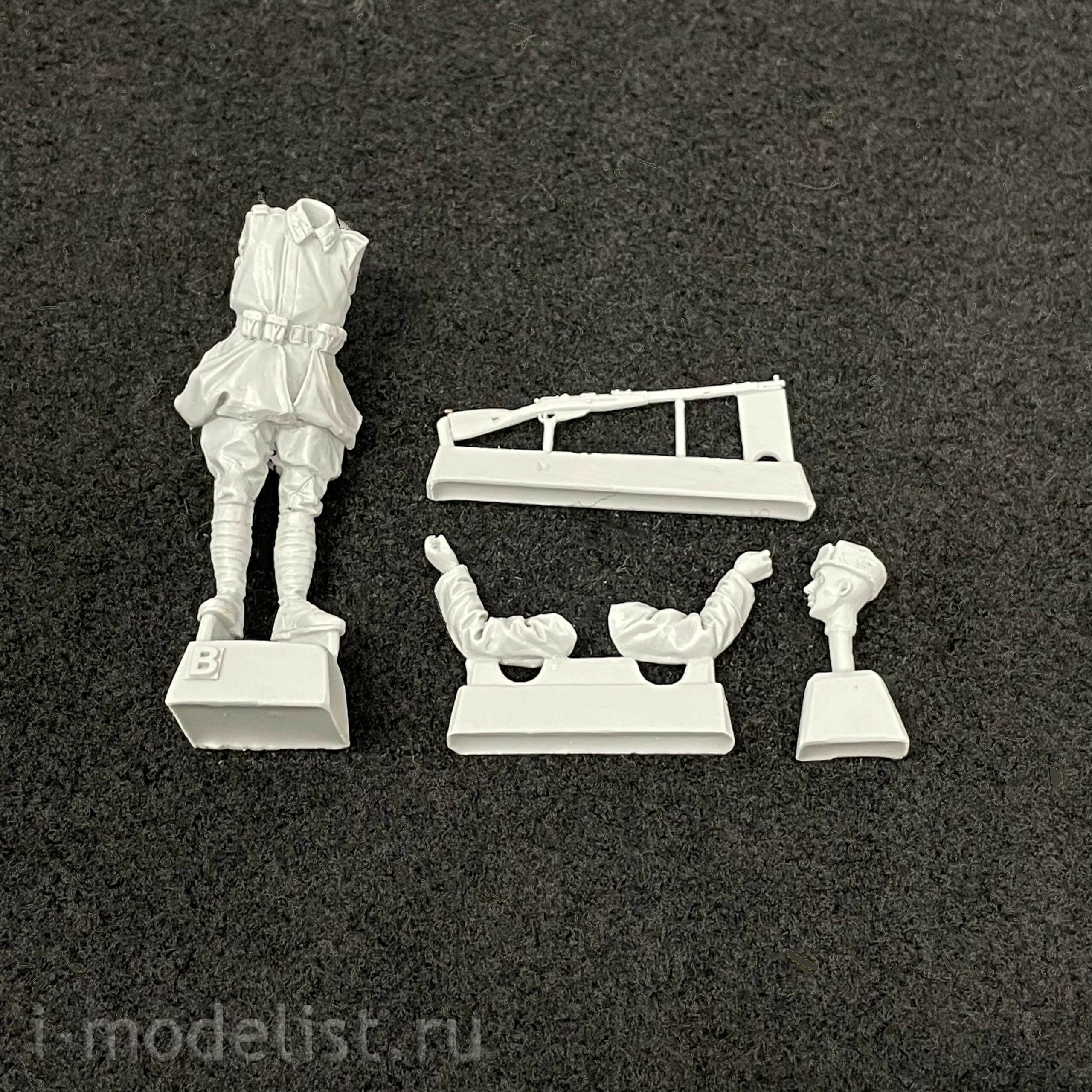 B6-35145 Bravo-6 1/35 Red Army Soldiers light up / ChernoZem-2