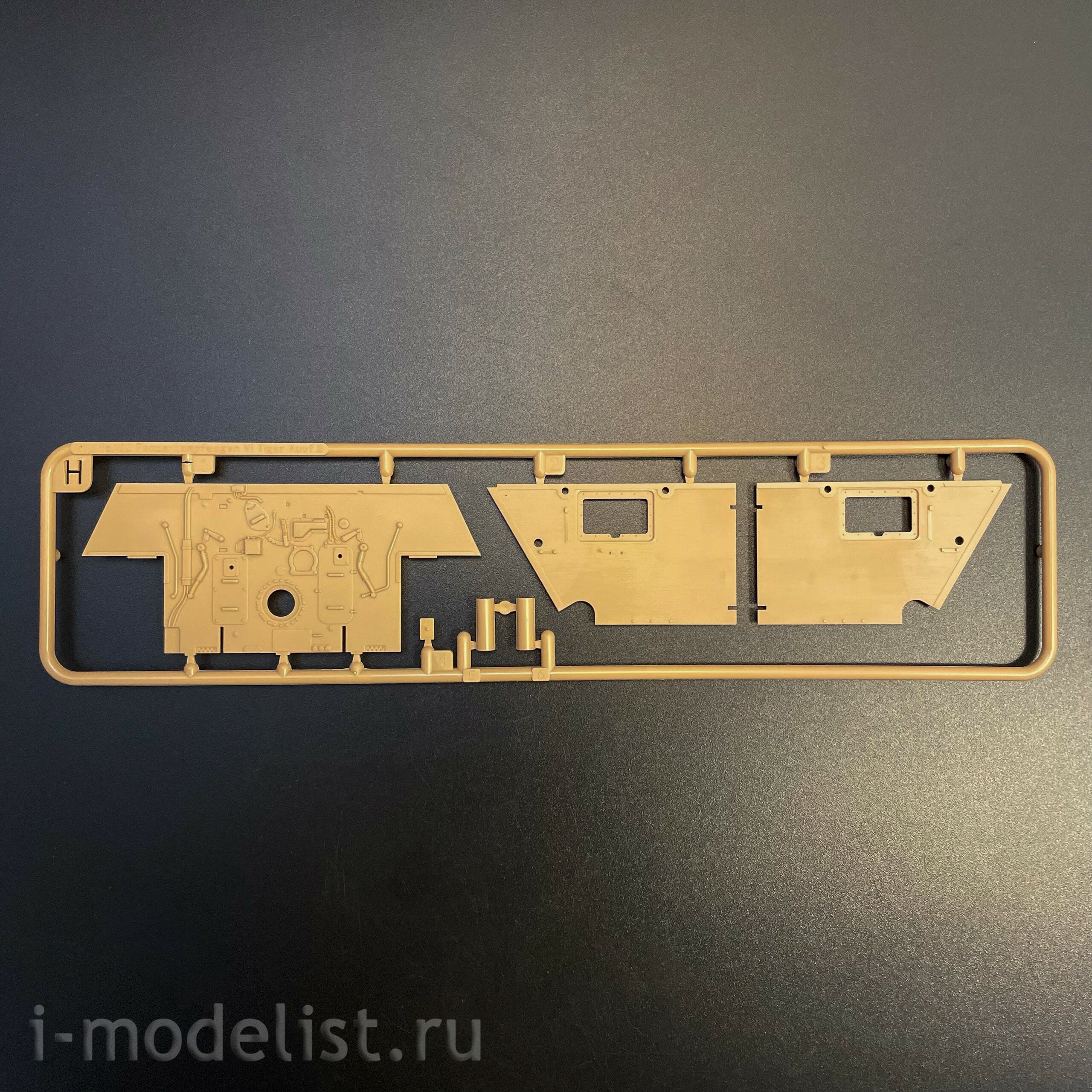RM-5137 Rye Field Model 1/35 Notмецкий танк Sd.Kfz.182 Panzerkampfwagen VI Tiger Ausf.B “King Tiger” ARDENNES 1944 Башня Henschel
