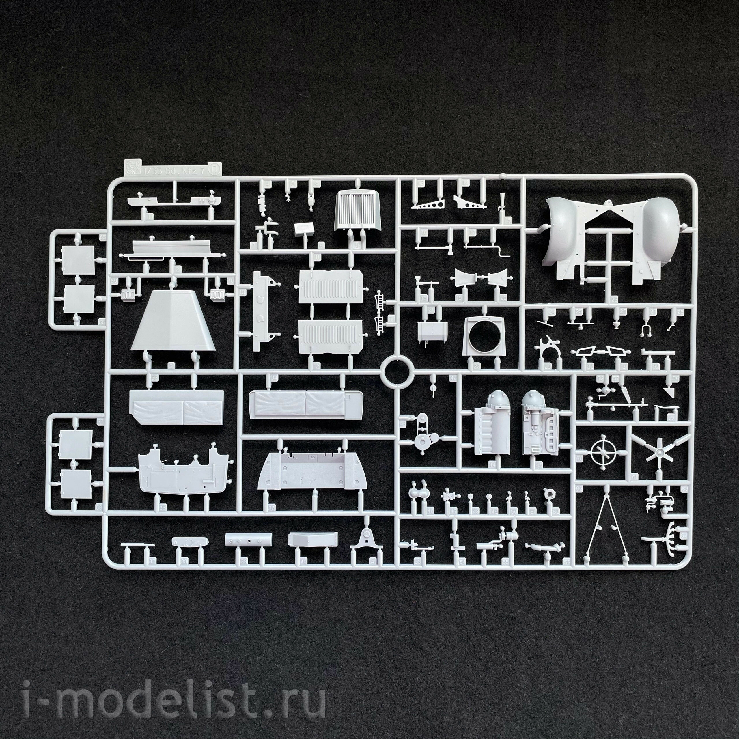 Dragon 1/35 6466 Sd.Kfz.7 8t Half-Track Initial Production
