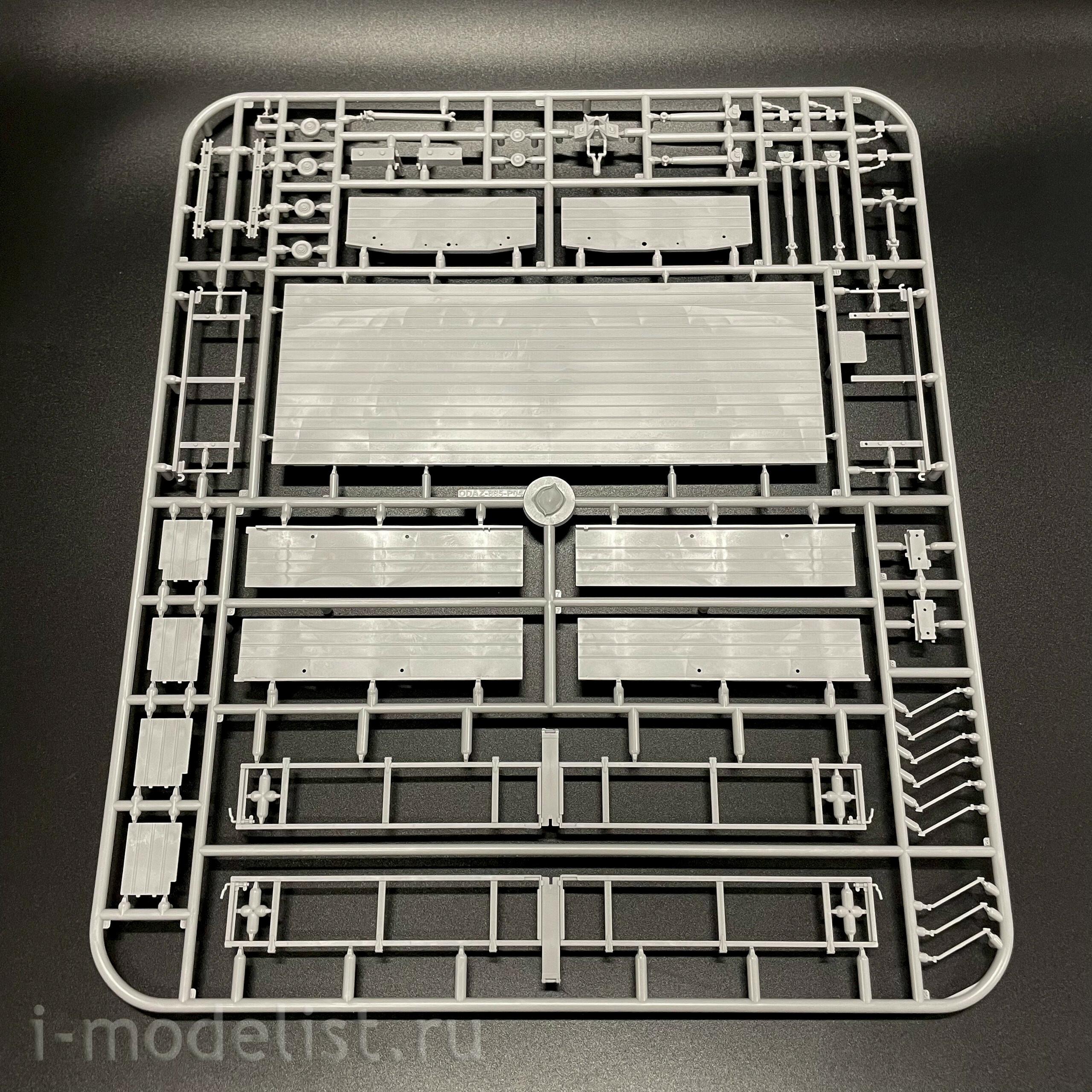 3507AVD AVD Models 1/35 ЗИЛ-130В1 с полуприцепом ОДАЗ-885