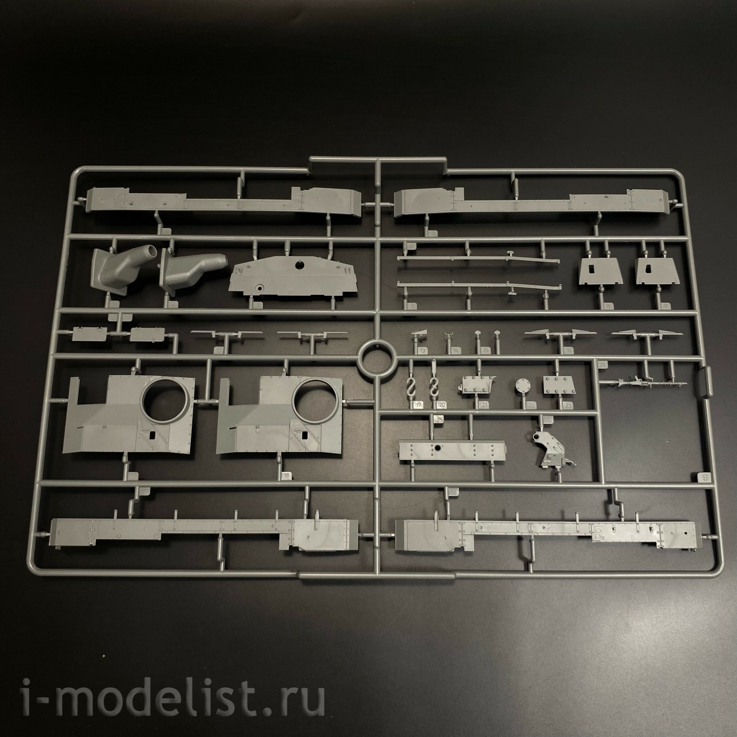 BT-036 Border Model 1/35 Notмецкая САУ StuH 42 Ausf. G (Поздняя) с полным интерьером