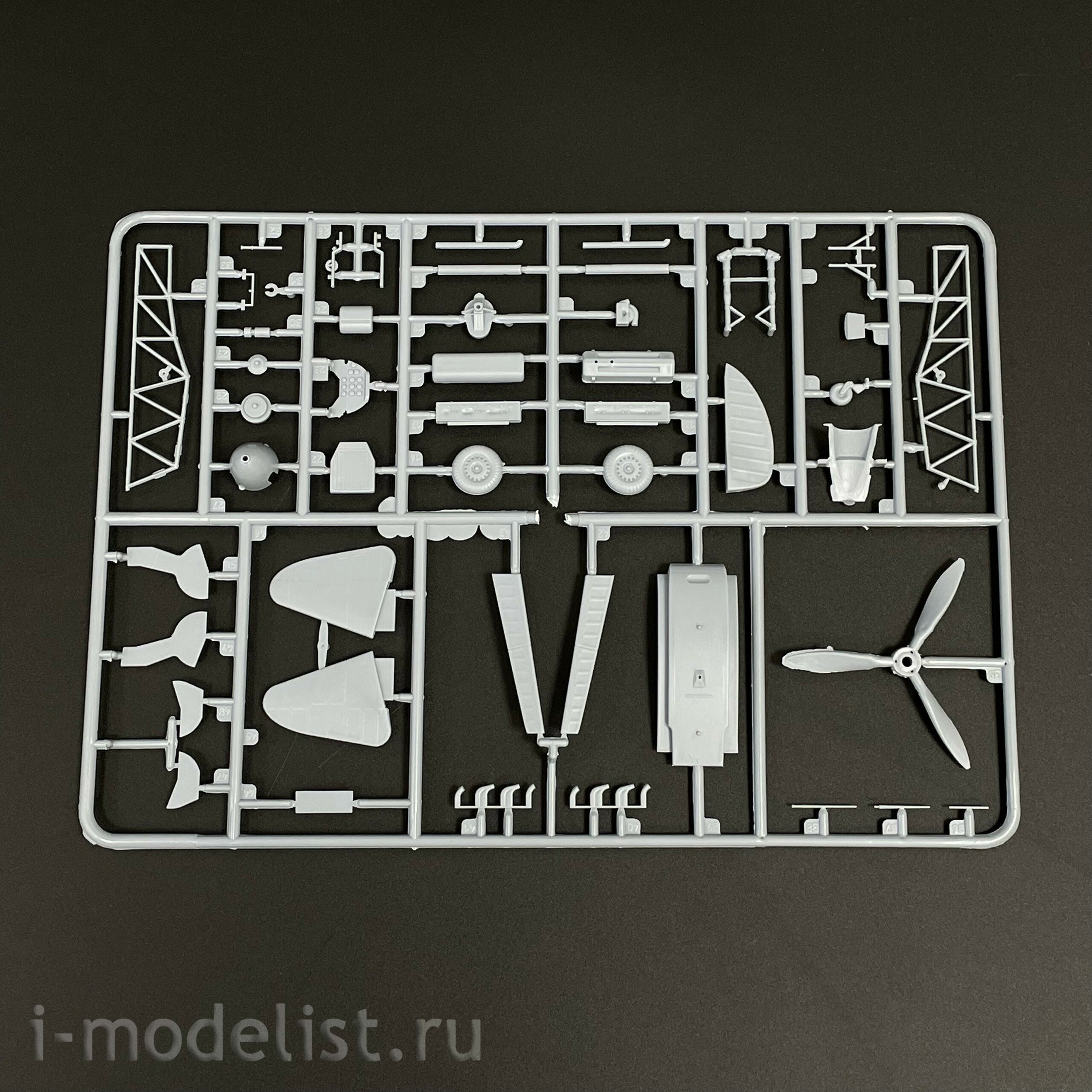 48014(f) ARK-models 1/48 Истребитель Я-9 французского лётчика-аса Марселя Лефевра