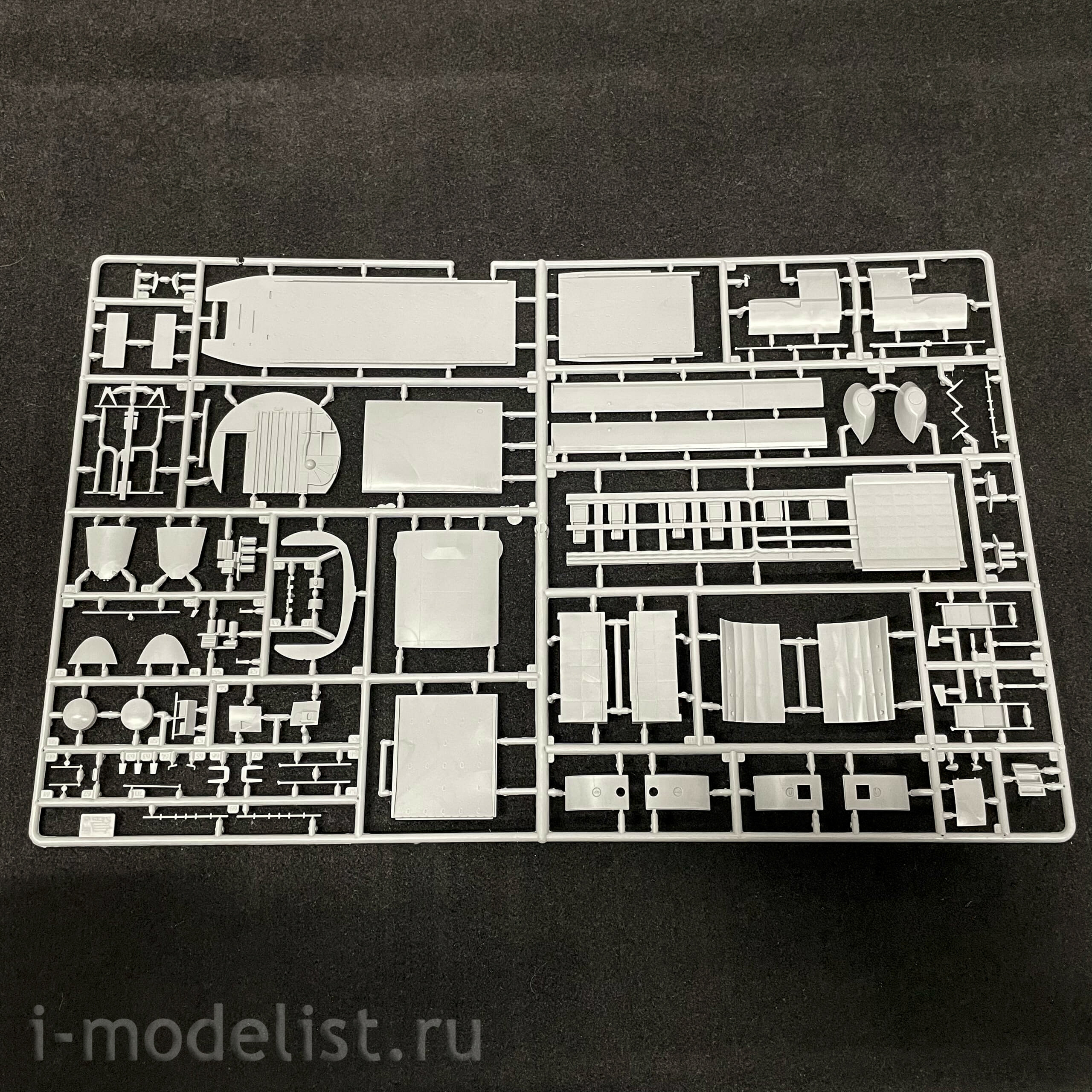 7325 Zvezda 1/72 American military transport aircraft C-130J