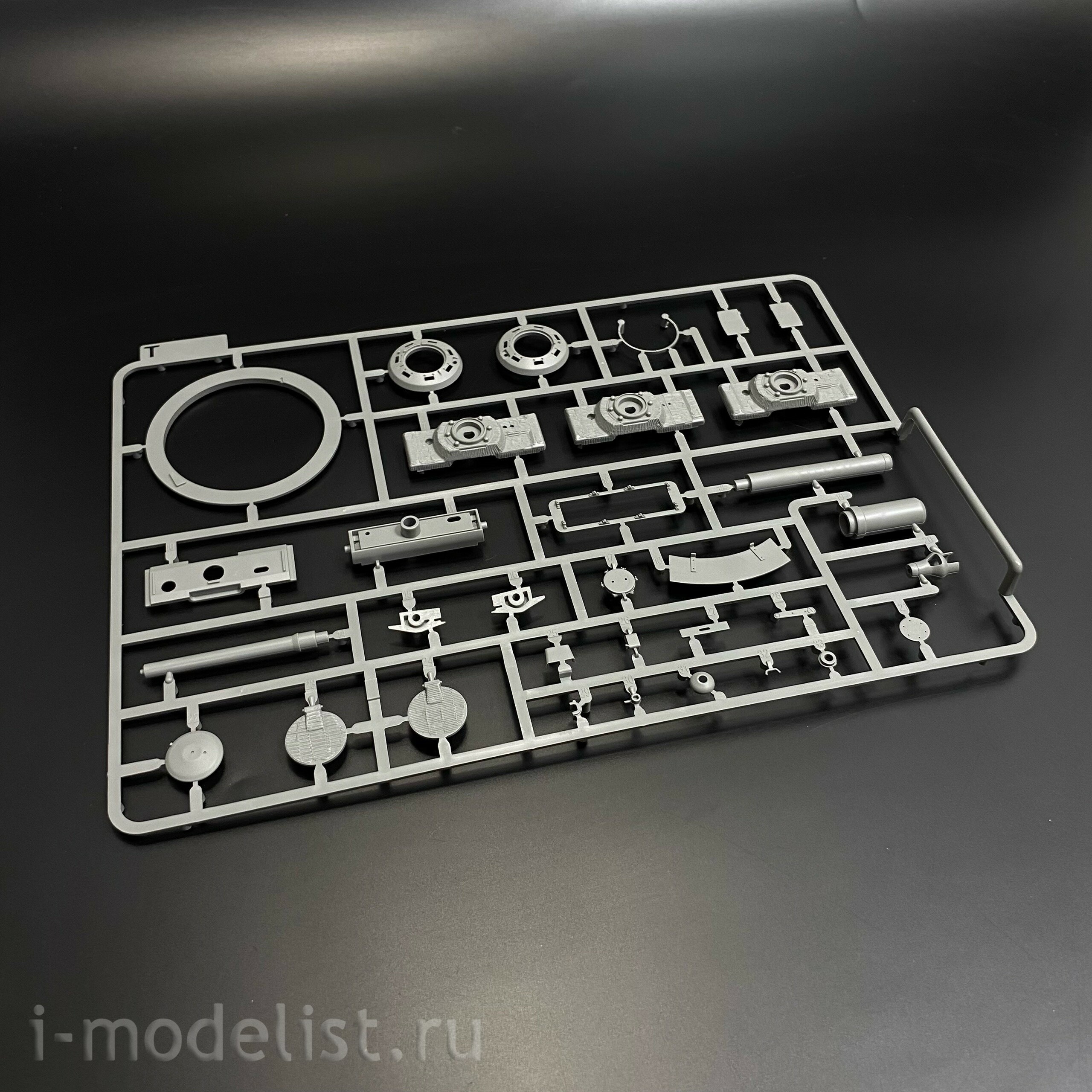 2202 Takom 1/35 Танк Tiger I (ранний) со стальными дисками с циммеритом