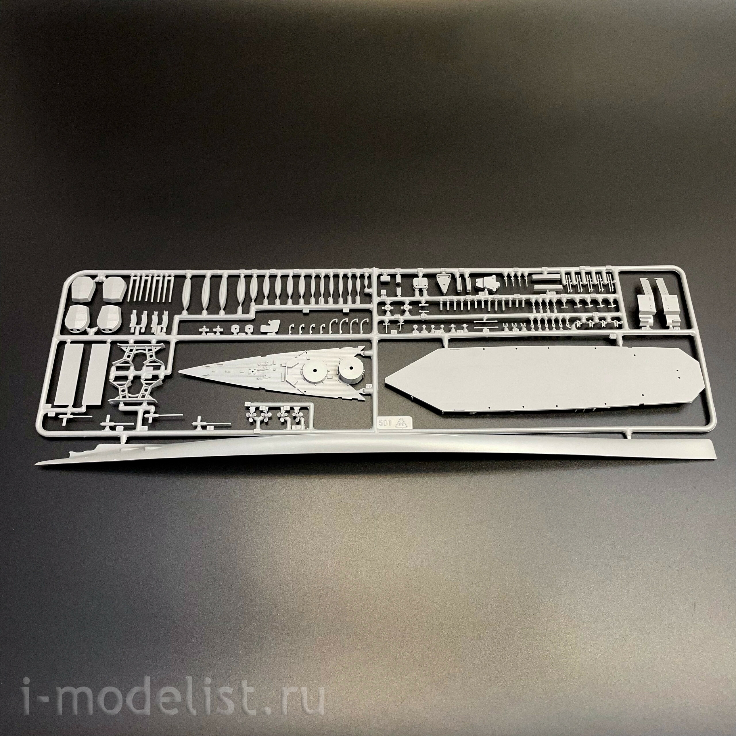 9004 Zvezda 1/720 English battleship 