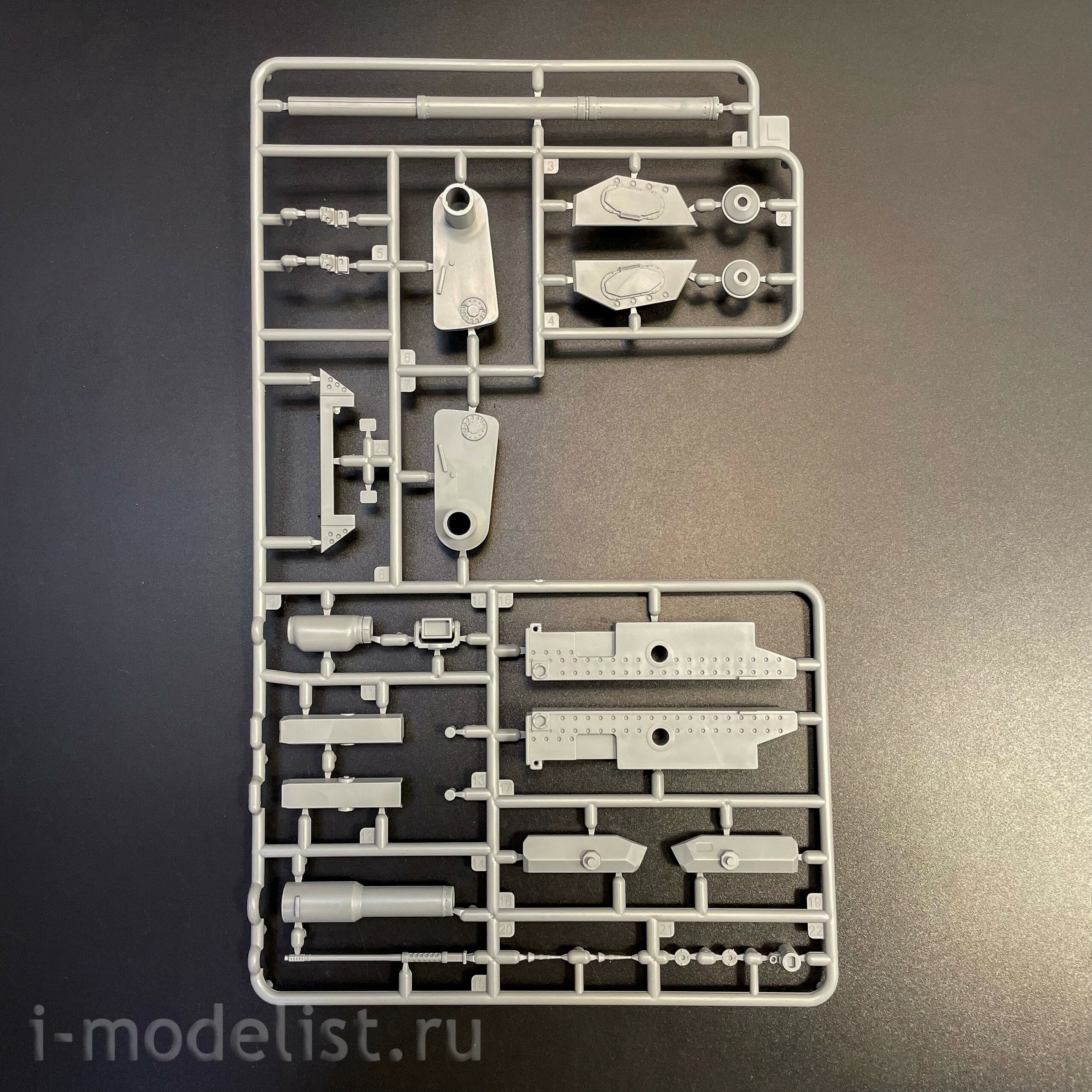 35A062 Amusing Hobby 1/35 Notмецкий танк Leopard 2 A-RC 3.0