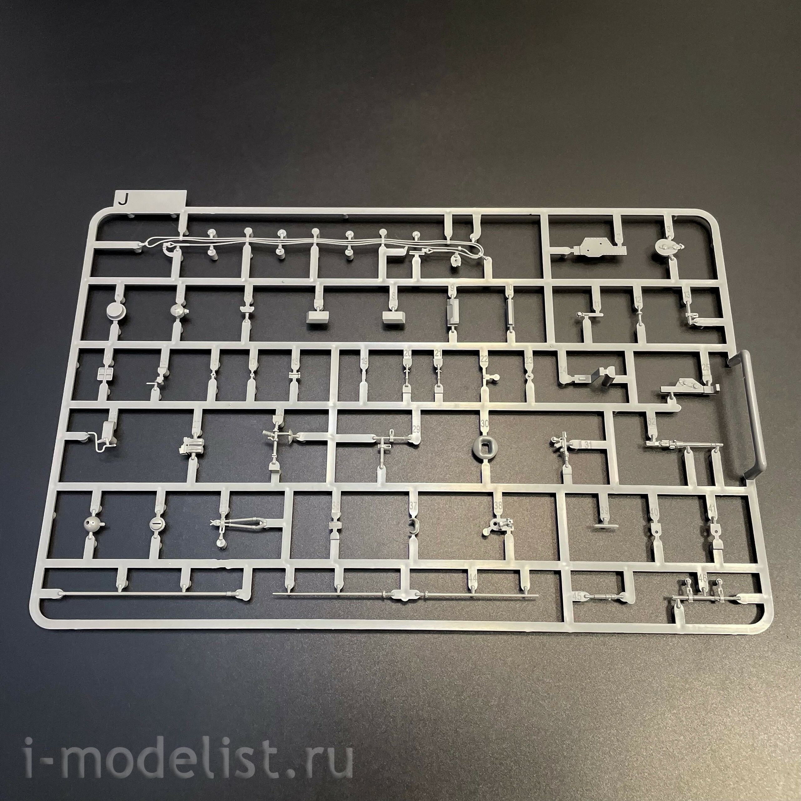 2196 Takom 1/35 Notмецкий тяжёлый танк Sd.Kfz.181 Pz.Kpfw.VI Ausf.E - Tiger I ранний
