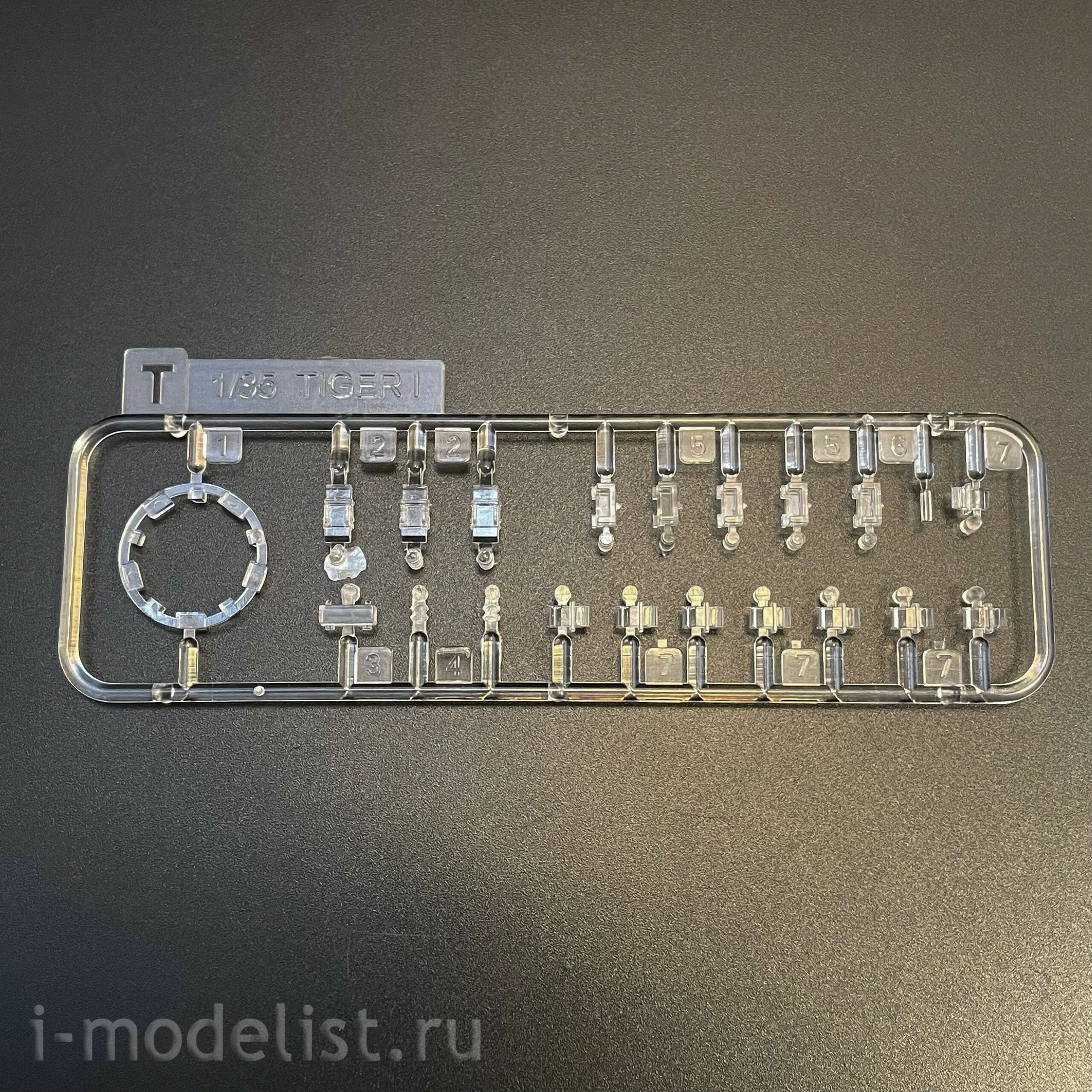 RM-5140 Rye Field Model 1/35 Notмецкий танк Sd.kfz.181 Tiger I (ранний, Курск 1943) с двигателем и фигуркой Михаэля Виттманна