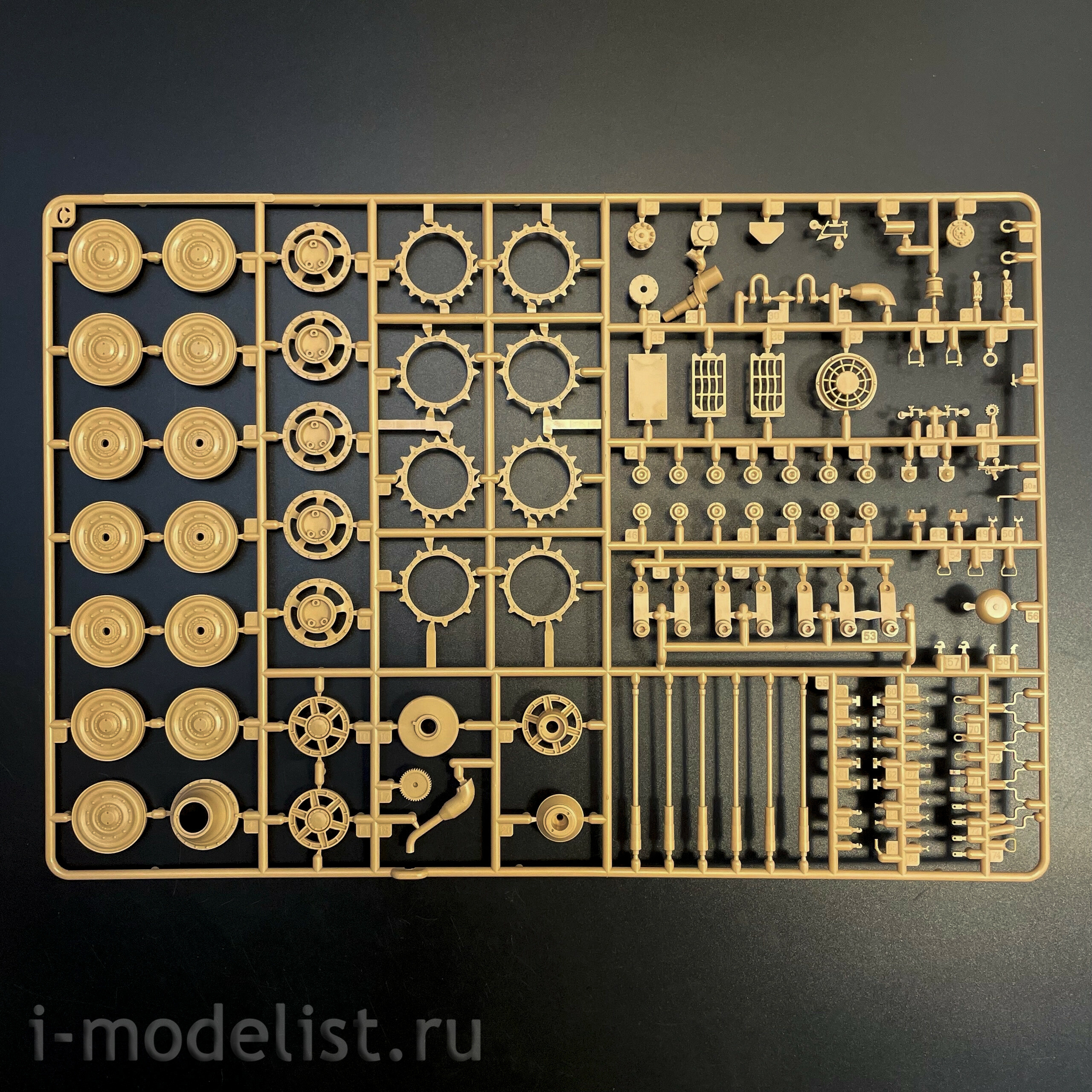 RM-5146 Rye Field Model 1/35 Notмецкий танк Pz.Kpfw.VI Ausf.B King Tiger с башней Henschel Sd.Kfz. 182 (с полным интерьером)