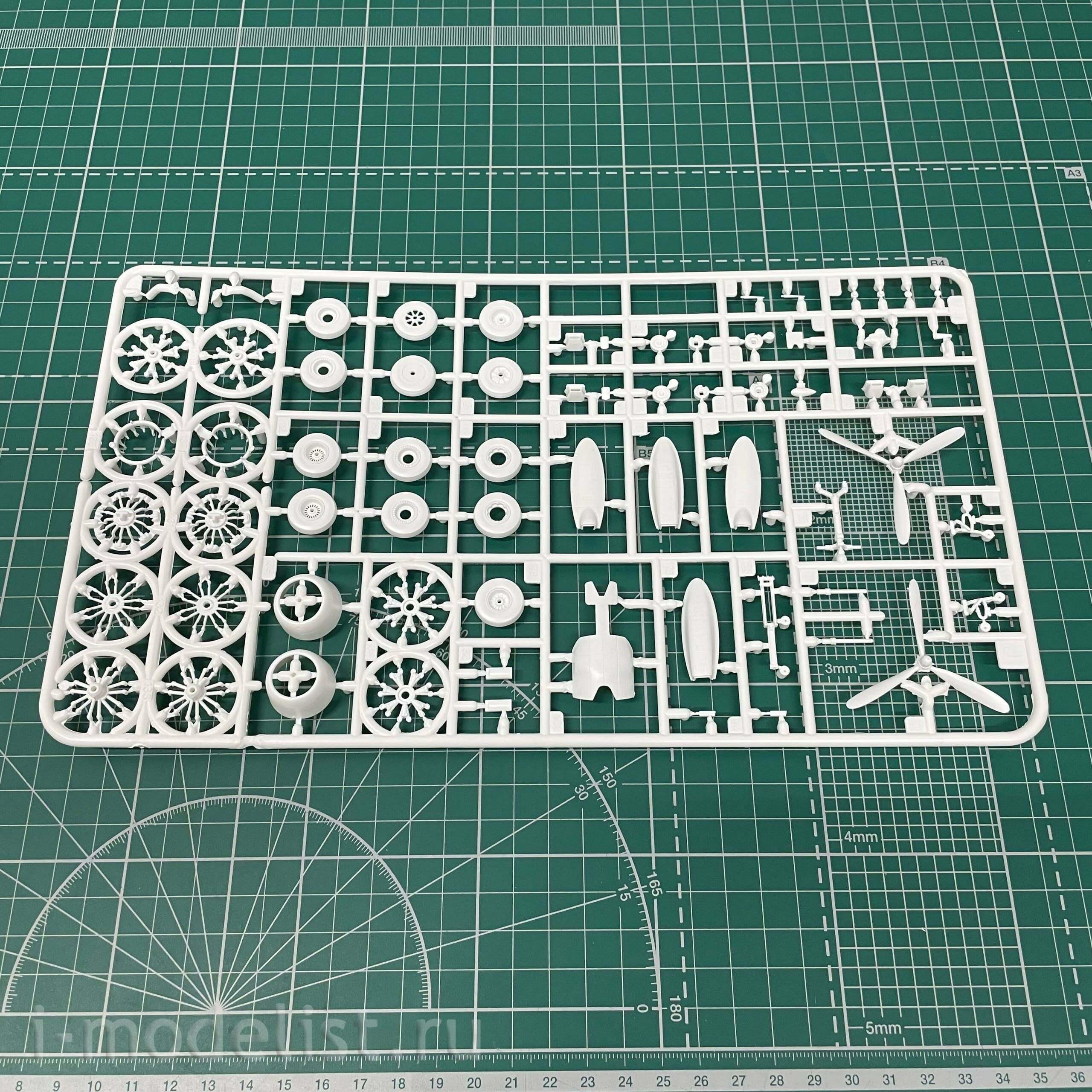 03920 Revell 1/72 C-54D 