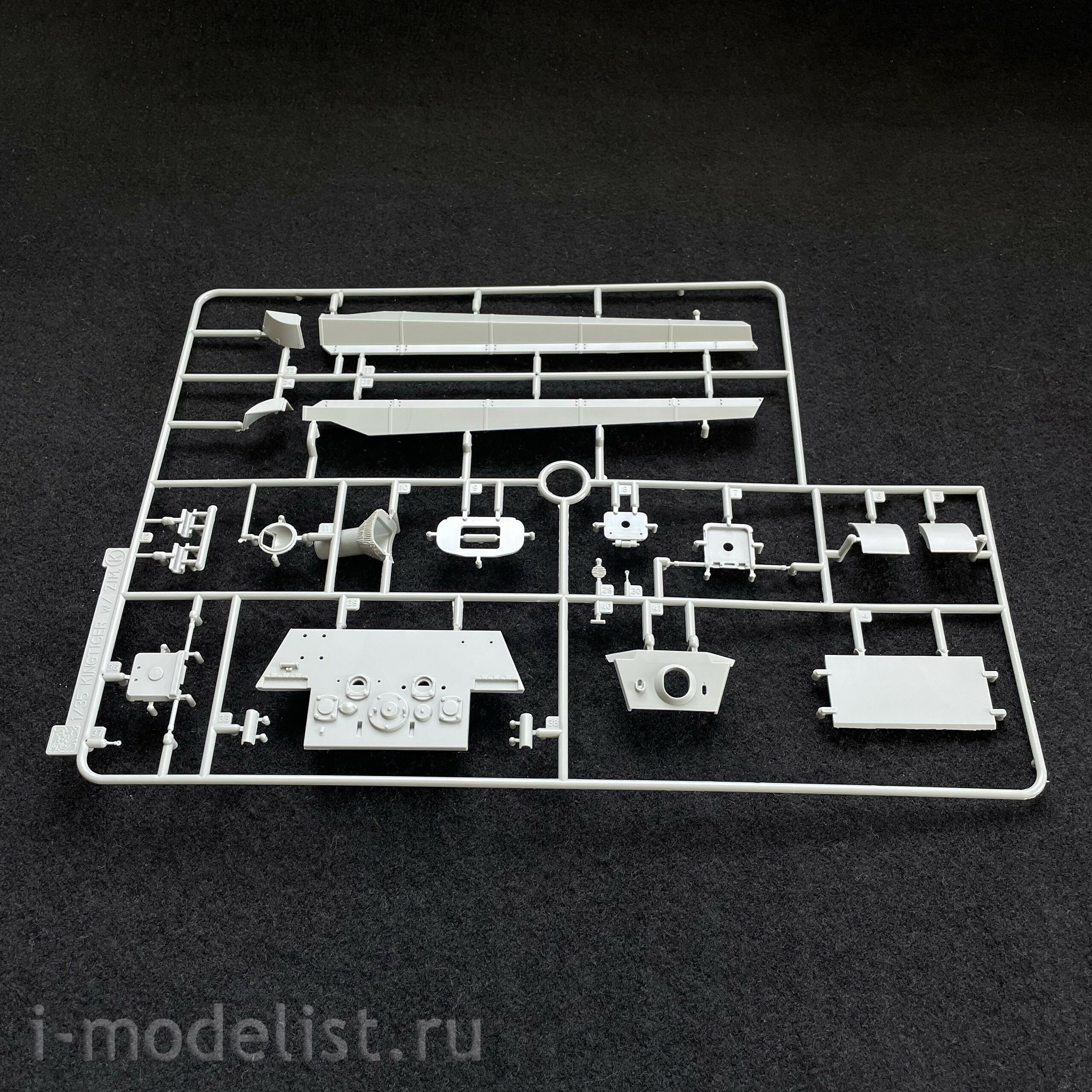 6900 Dragon 1/35 German Kingtiger tank with new tracks s.Pz.Abt.506 (Ardennes 1944) (Late release)