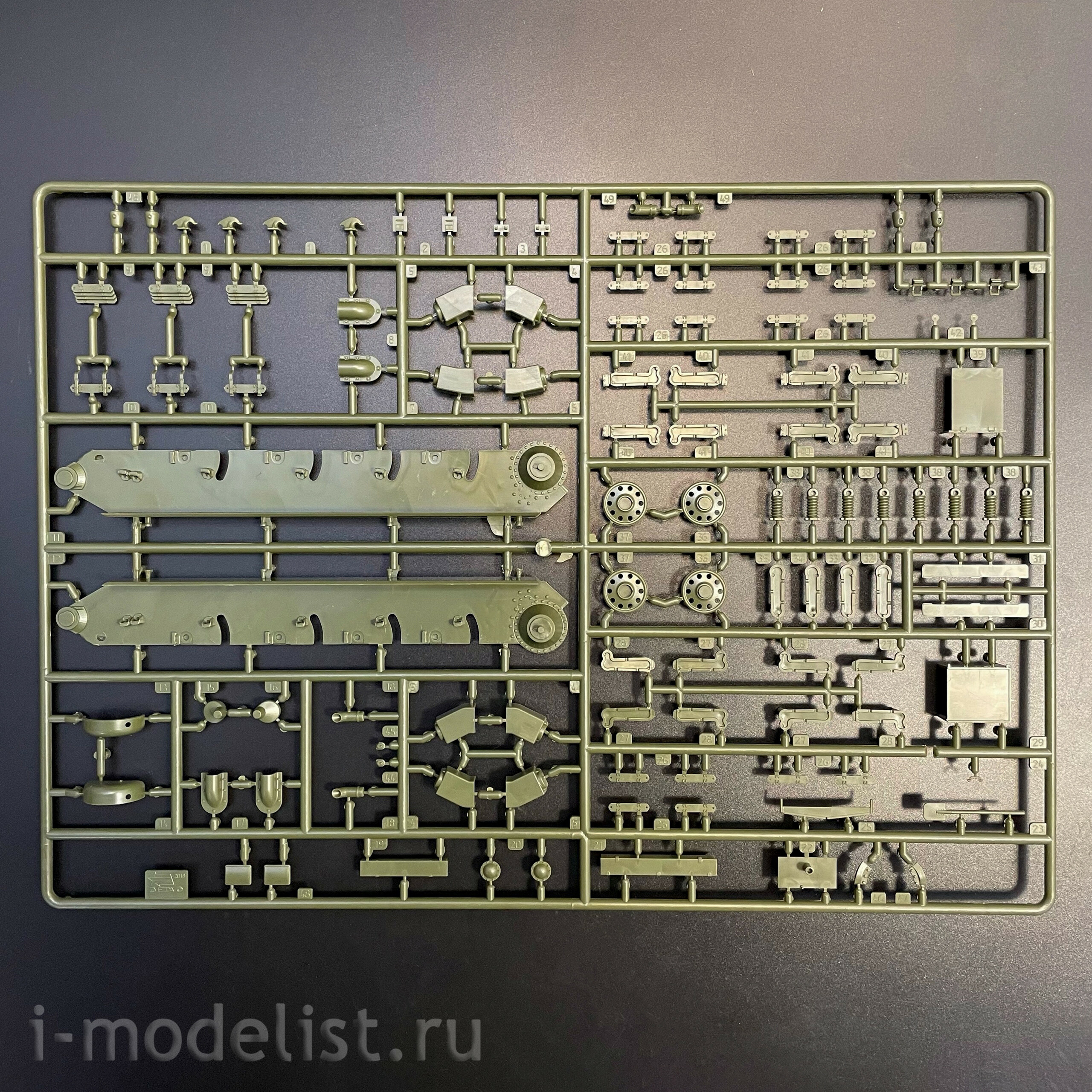 3687ГП Zvezda 1/35 Герои Победы. Советский средний танк Т-34/85