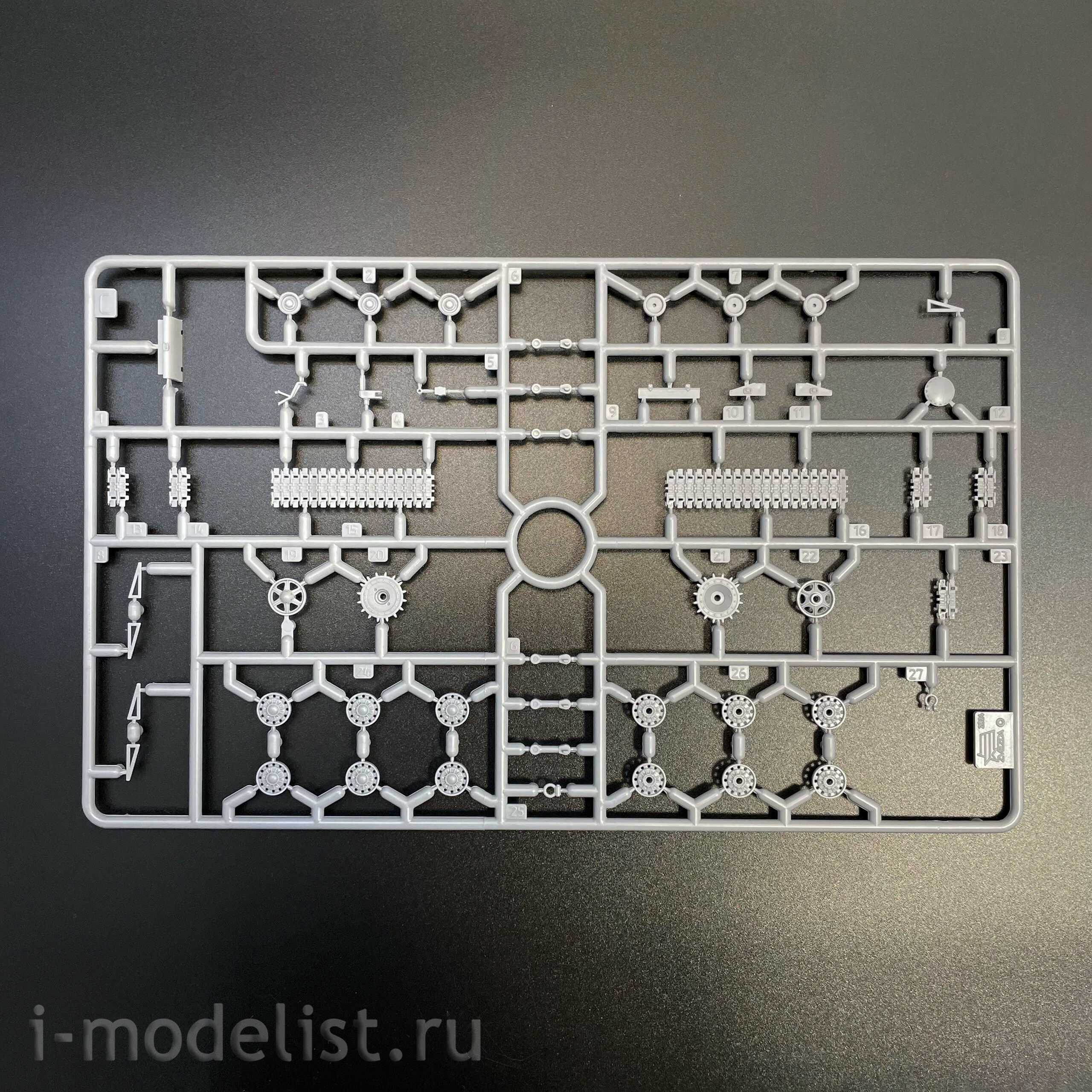 5070 Zvezda 1/72 Советский тяжелый танк КВ-1