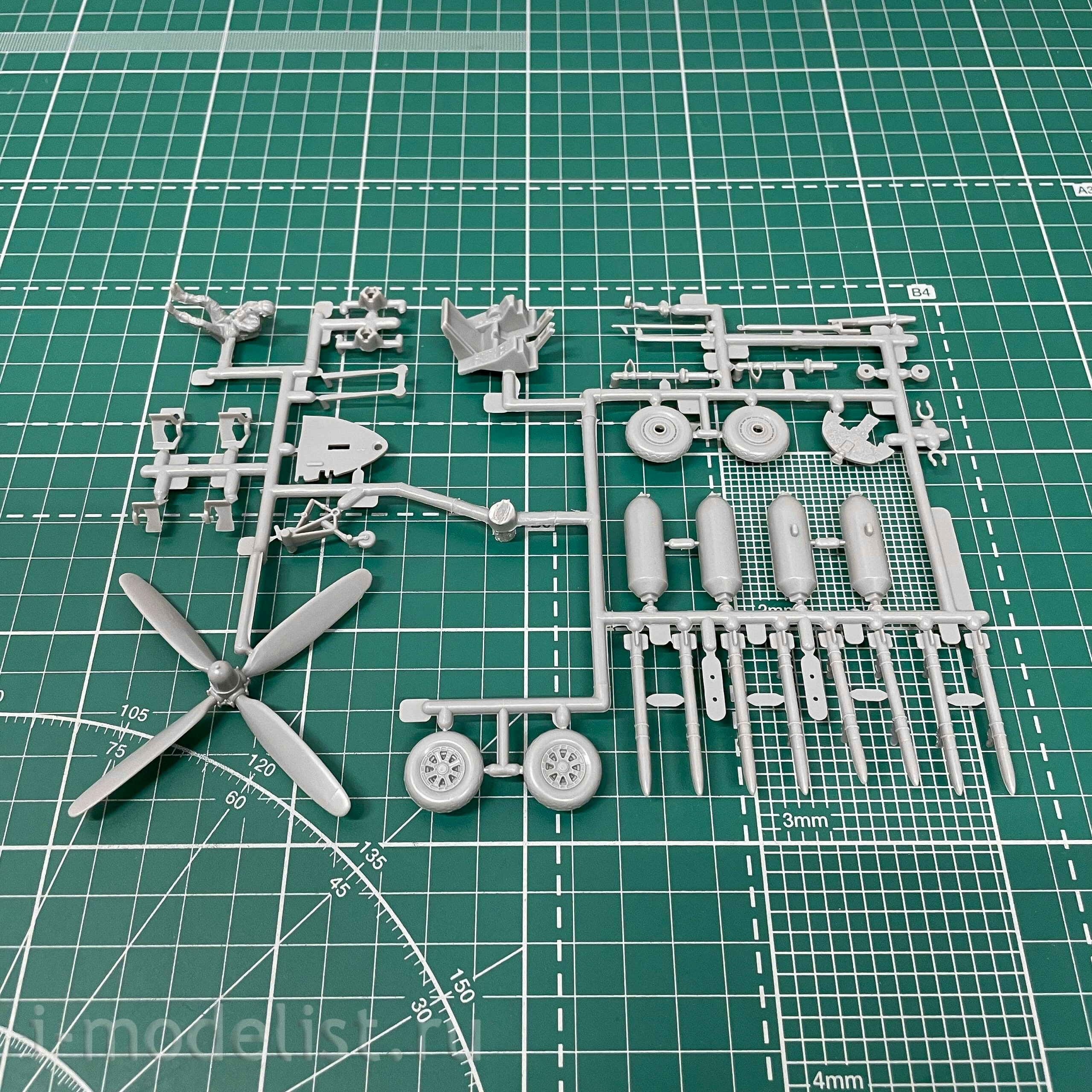 15248 Revell 1/48 Corsair F4U-4 Fighter