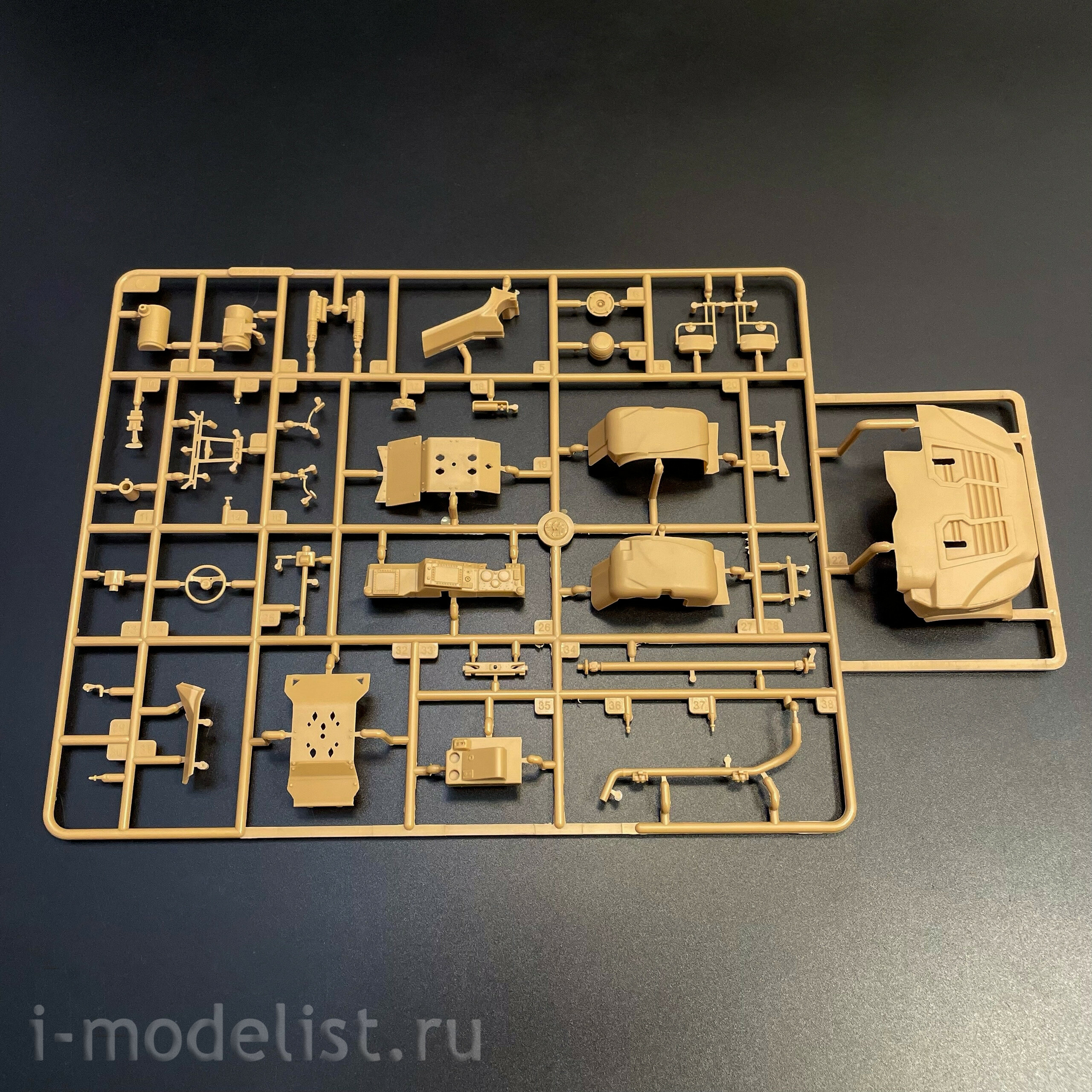 63568 I Love Kit 1/35 Автомобиль повышенной защищенности M1280 LMTV + полуприцеп M1101