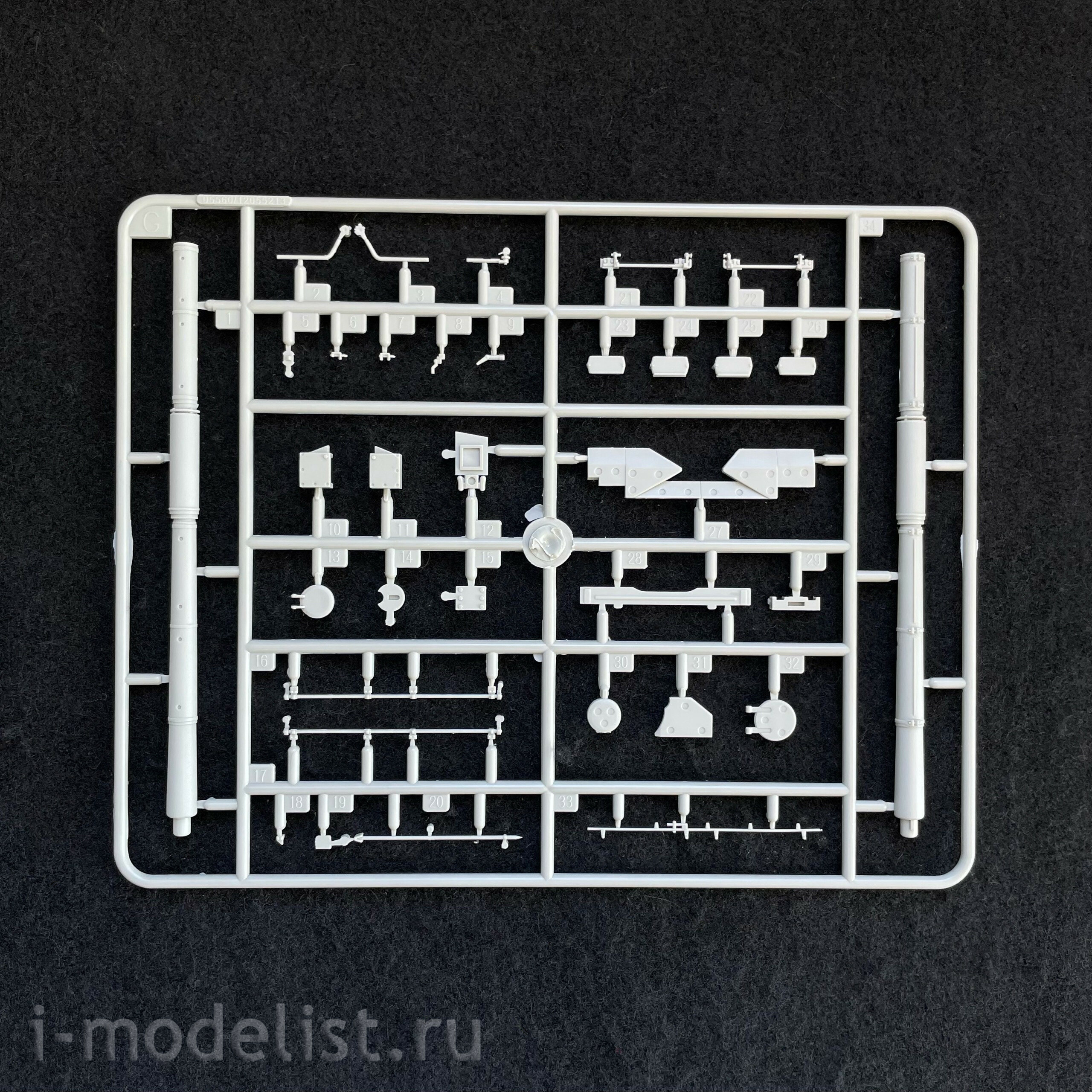 09602 Trumpeter 1/35 Soviet T-72 Ural tank with Kontakt-1 rocket armament (under UVZ license)
