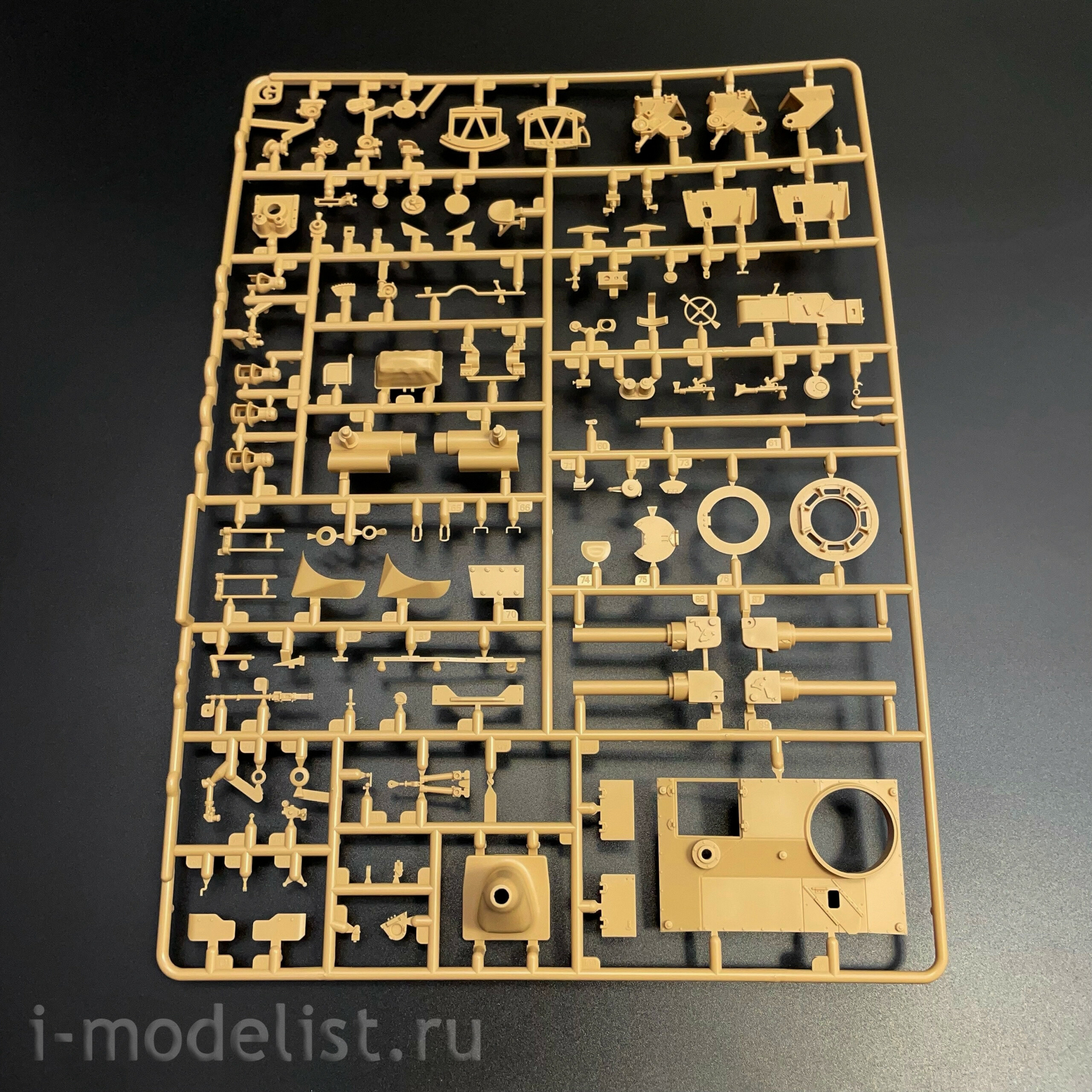 RM-5111 Rye Field Model 1/35 Notмецкая САУ Sd.Kfz.167 StuG.IV Late Production с двигателем и рабочими траками