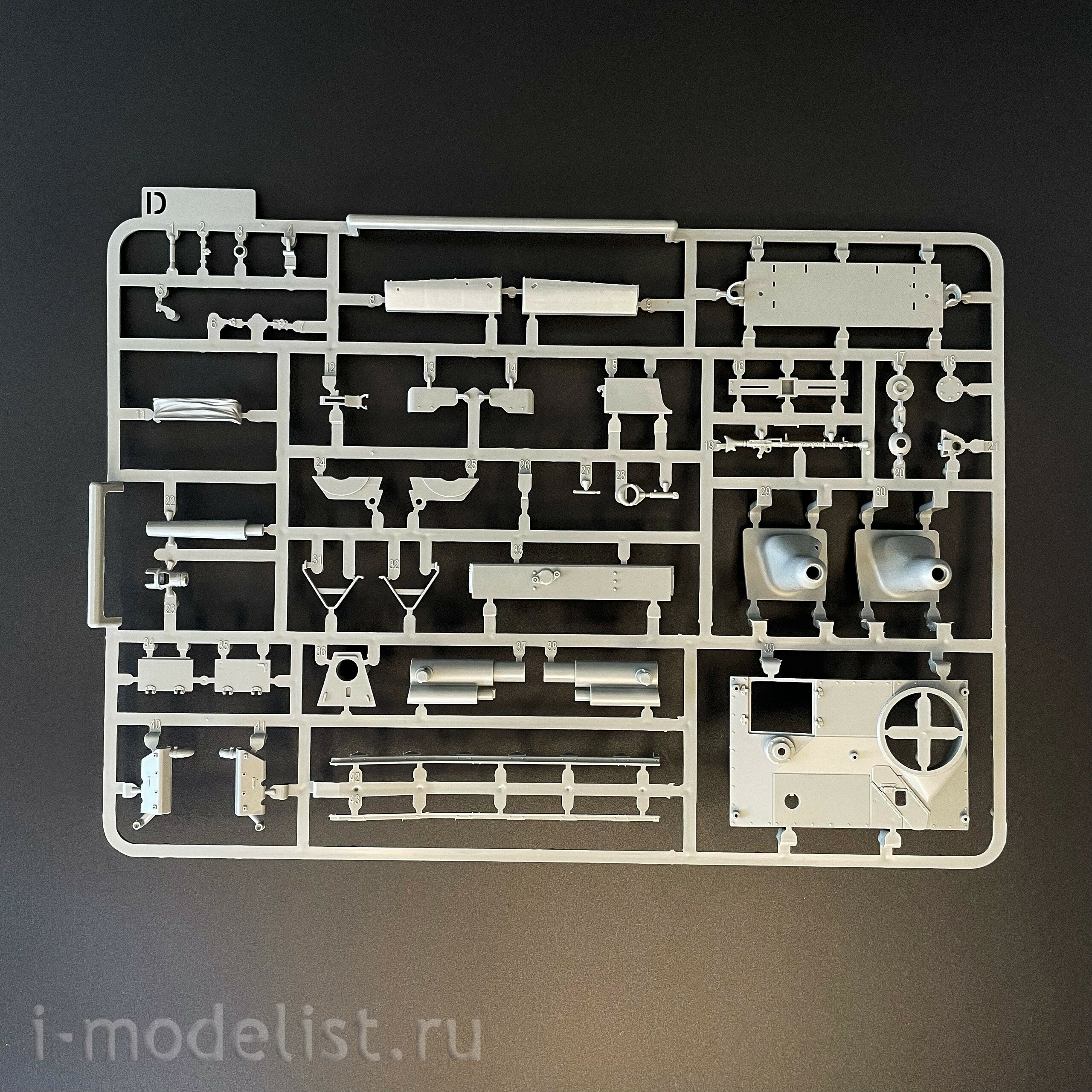 8017 Takom 1/35 Notмецкая САУ StuH 42 & StuG III Ausf. G (средний), 2 в 1