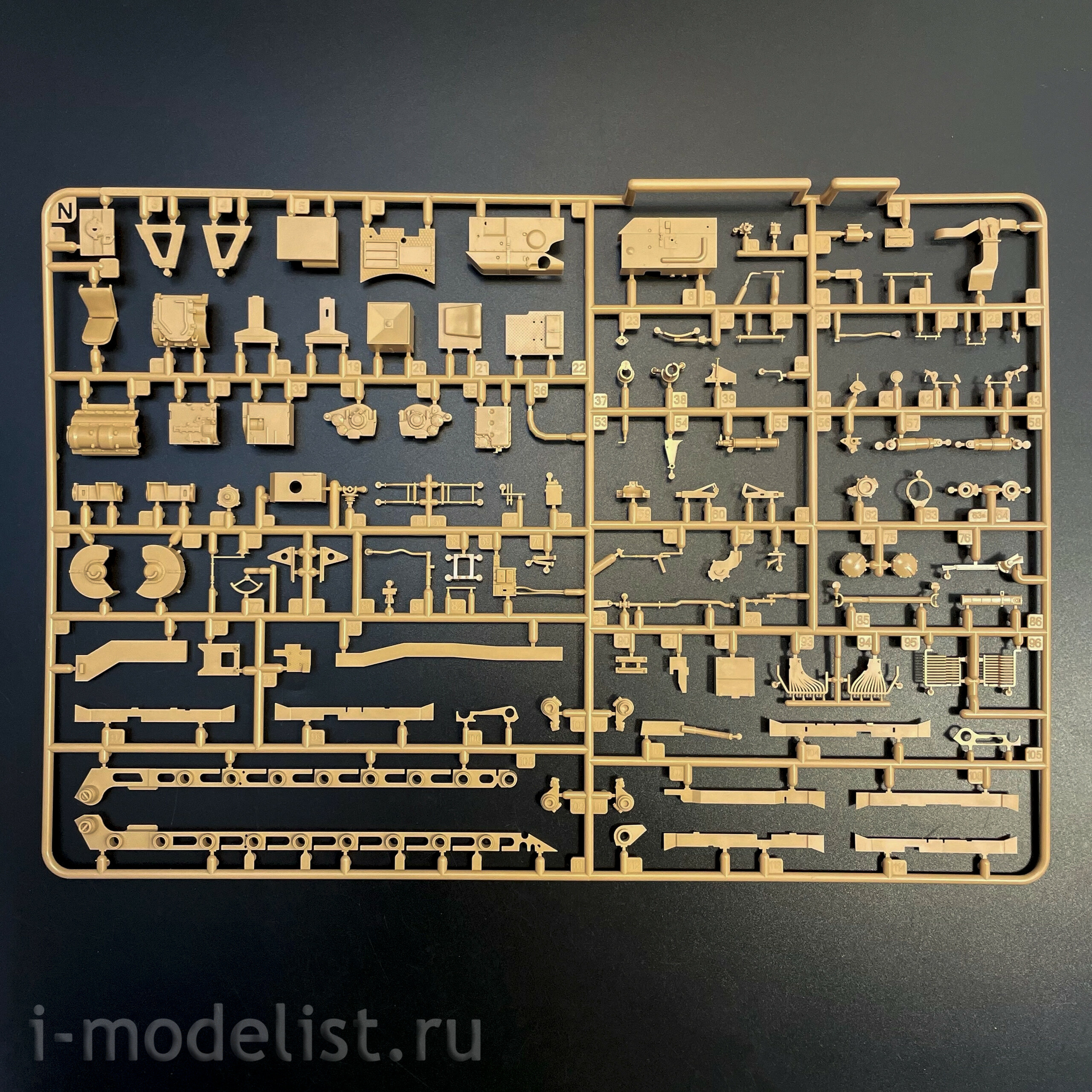 RM-5146 Rye Field Model 1/35 Notмецкий танк Pz.Kpfw.VI Ausf.B King Tiger с башней Henschel Sd.Kfz. 182 (с полным интерьером)