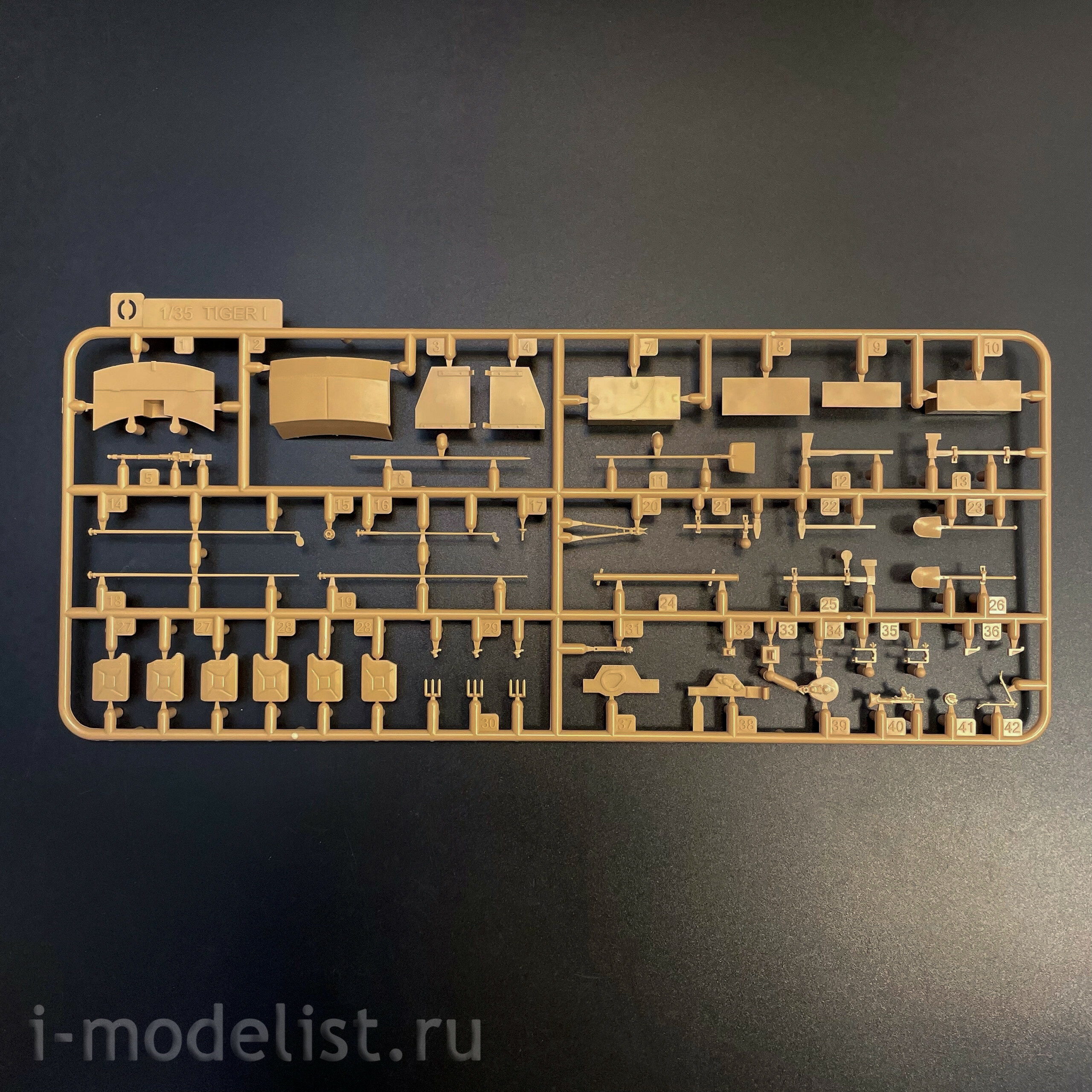 RM-5140 Rye Field Model 1/35 Notмецкий танк Sd.kfz.181 Tiger I (ранний, Курск 1943) с двигателем и фигуркой Михаэля Виттманна