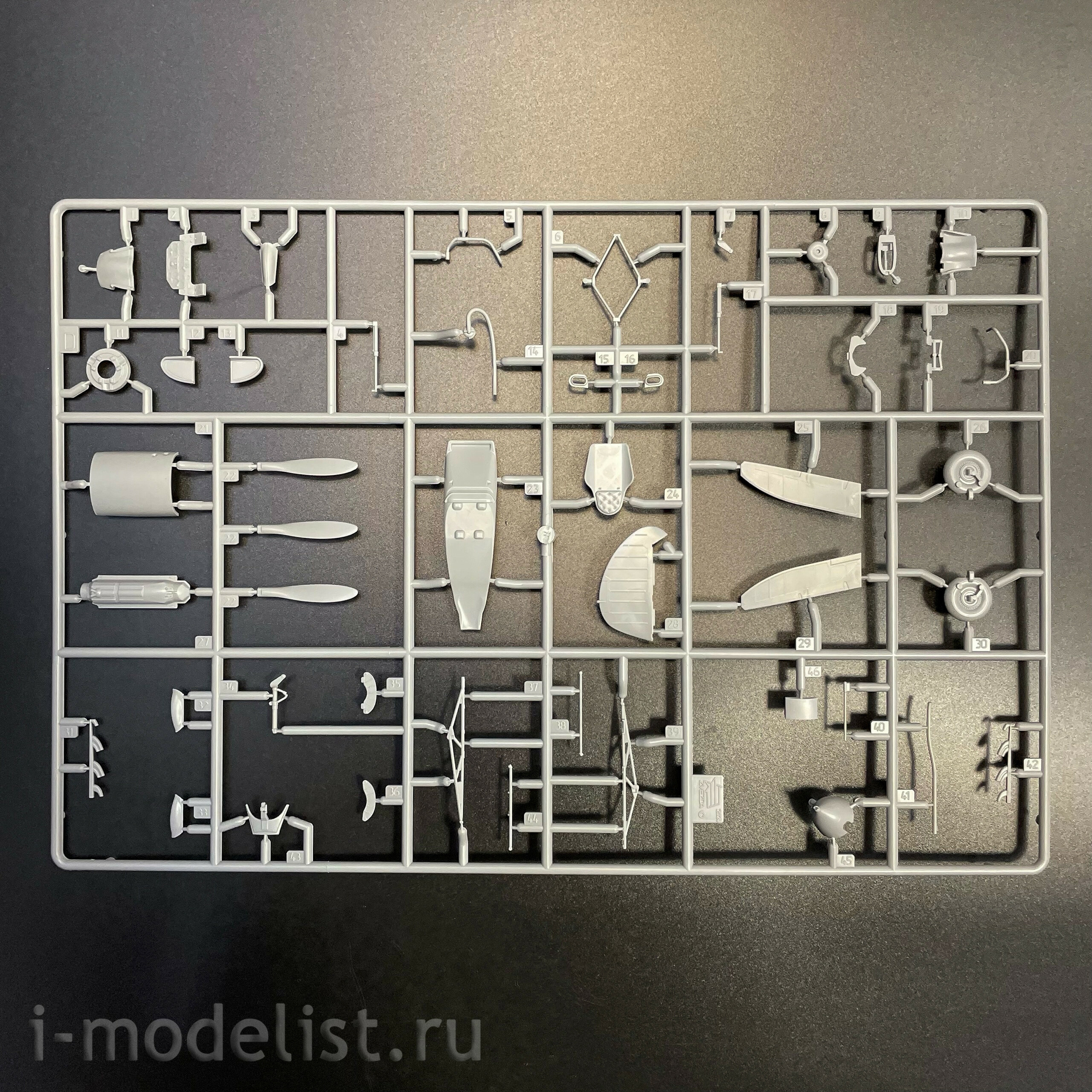 4833 Zvezda 1/48 Советский истребитель ЛаГГ-3 (66 серии)