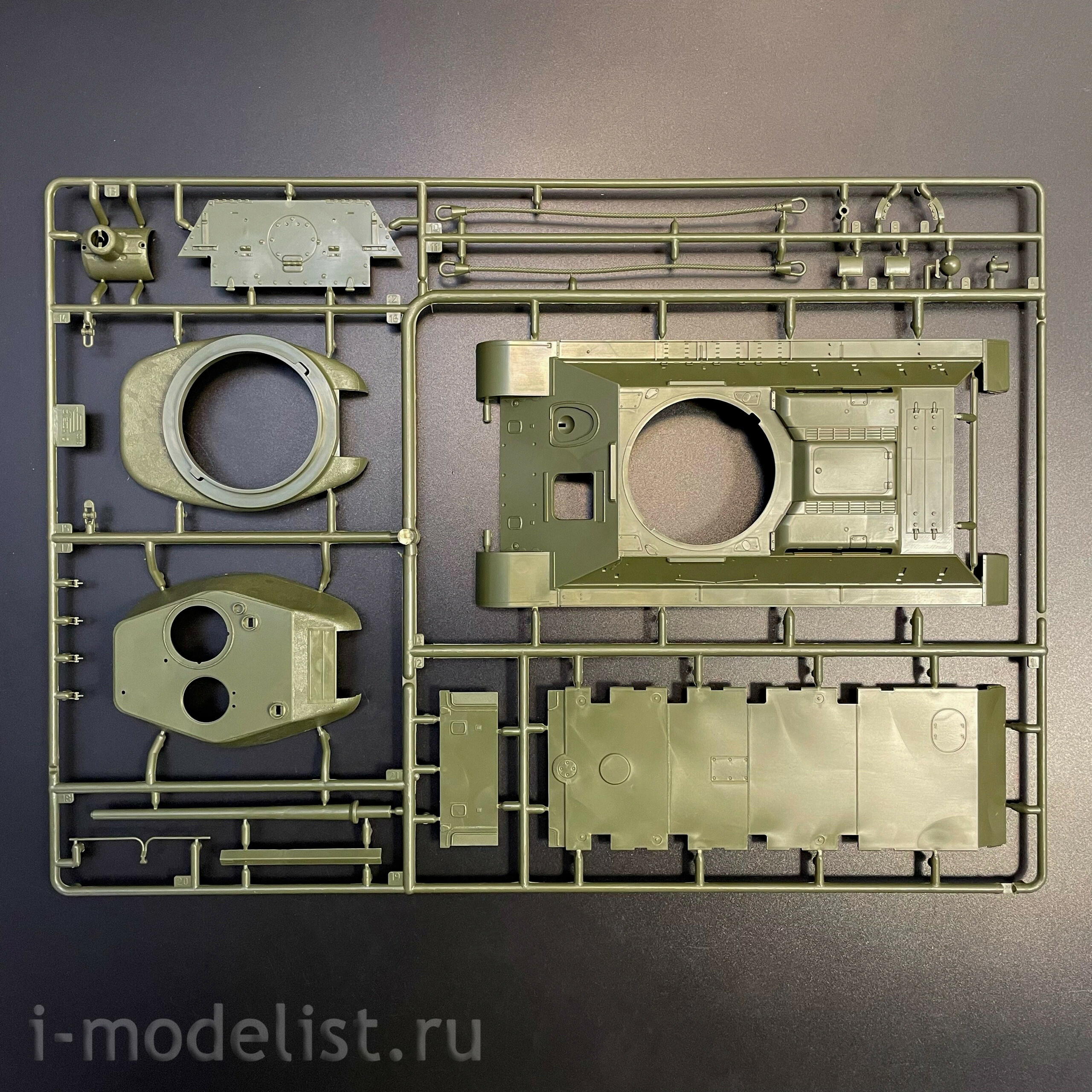 3687ГП Zvezda 1/35 Герои Победы. Советский средний танк Т-34/85