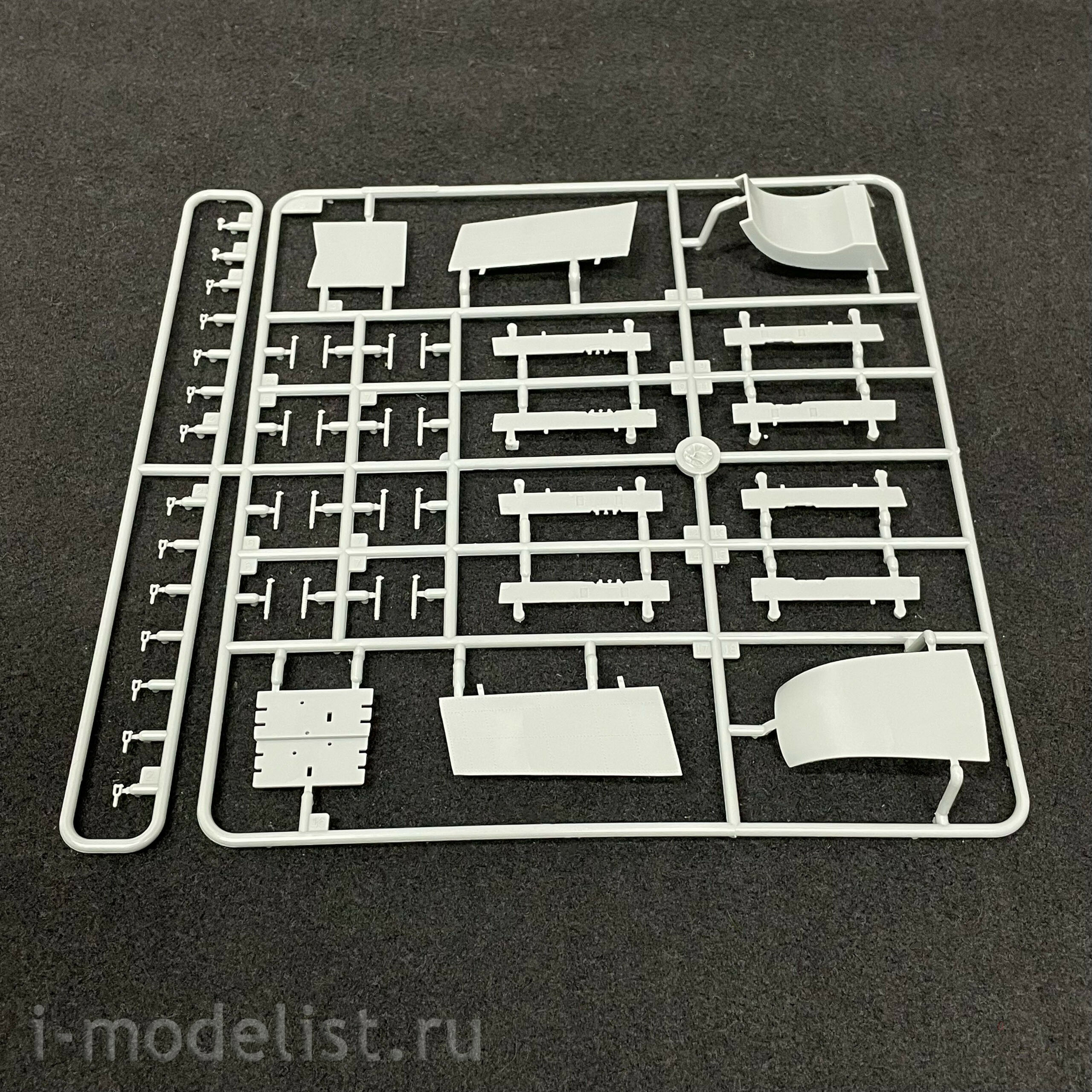 83202 HobbyBoss 1/32 Il-2 plane on skis