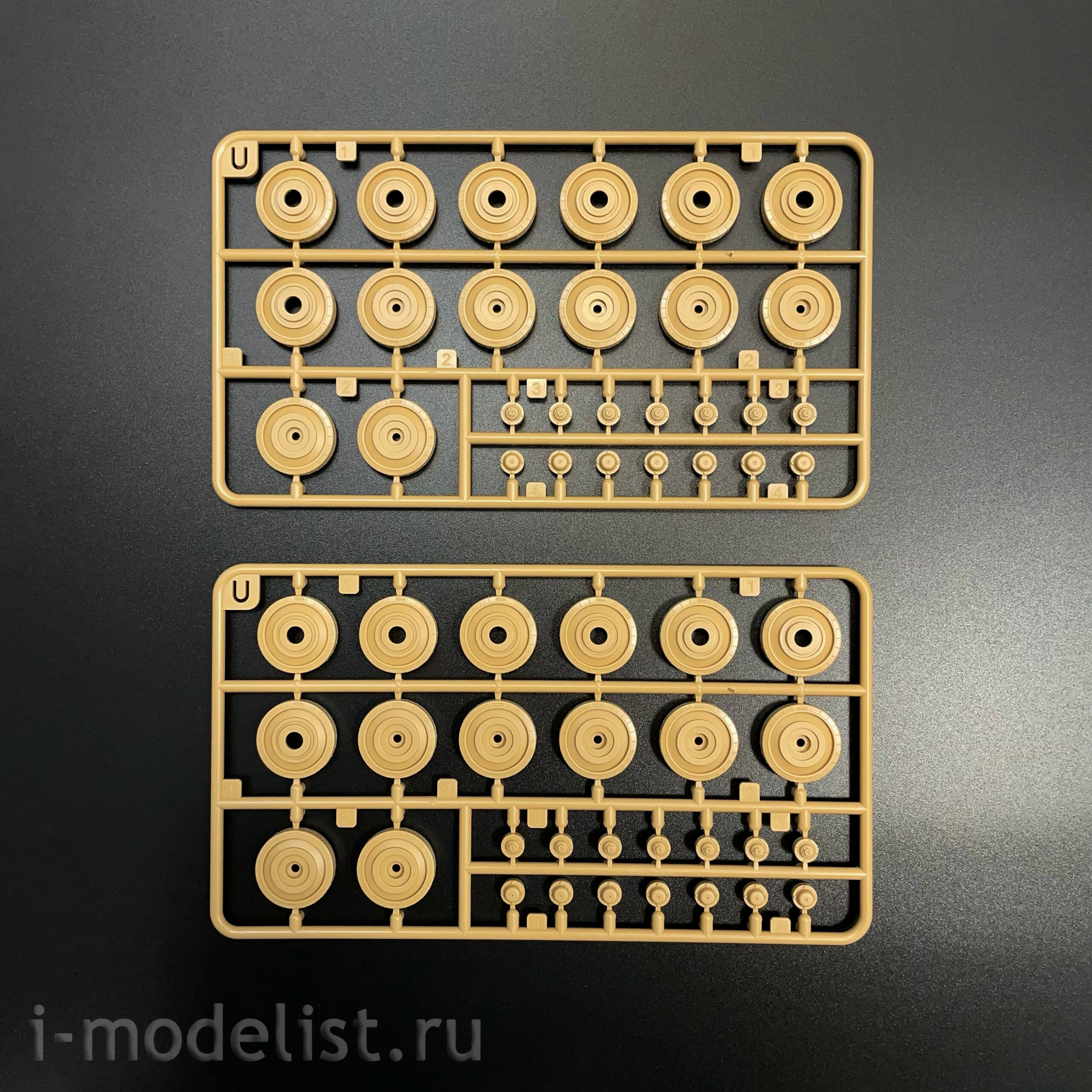 RM-5114 Rye Field Model 1/35 German Leopard 2A6 Tank (Trophy version) with T-80 rollers