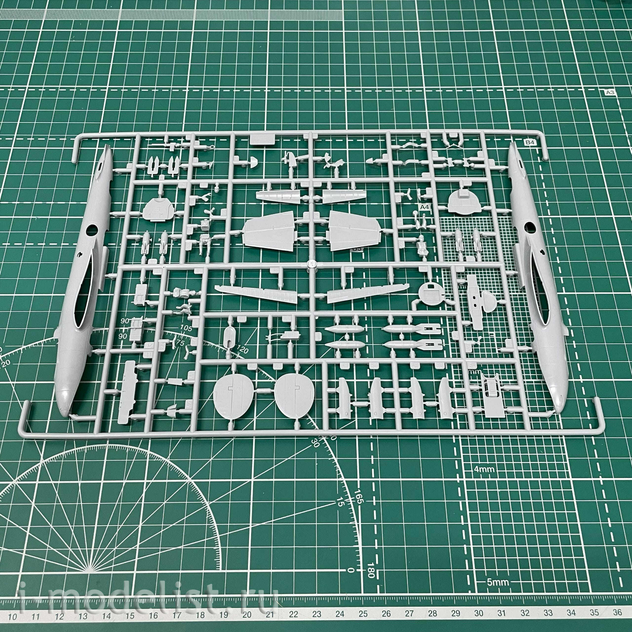 7283ПН Zvezda 1/72 Подарочный набор: Советский пикирующий бомбардировщик Пе-2