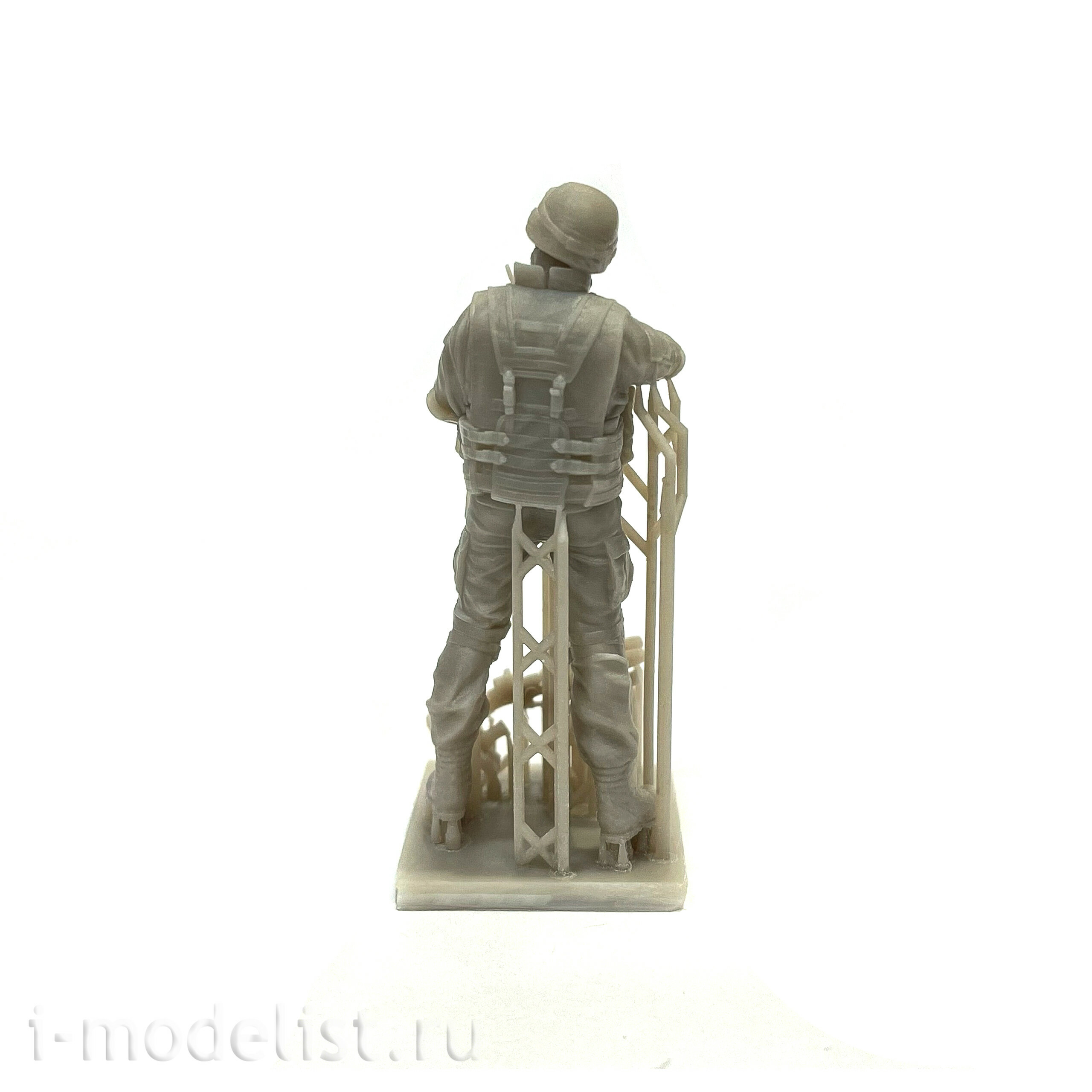DVC35062 DVC 1/35 Soldier with UAV suppression kit 