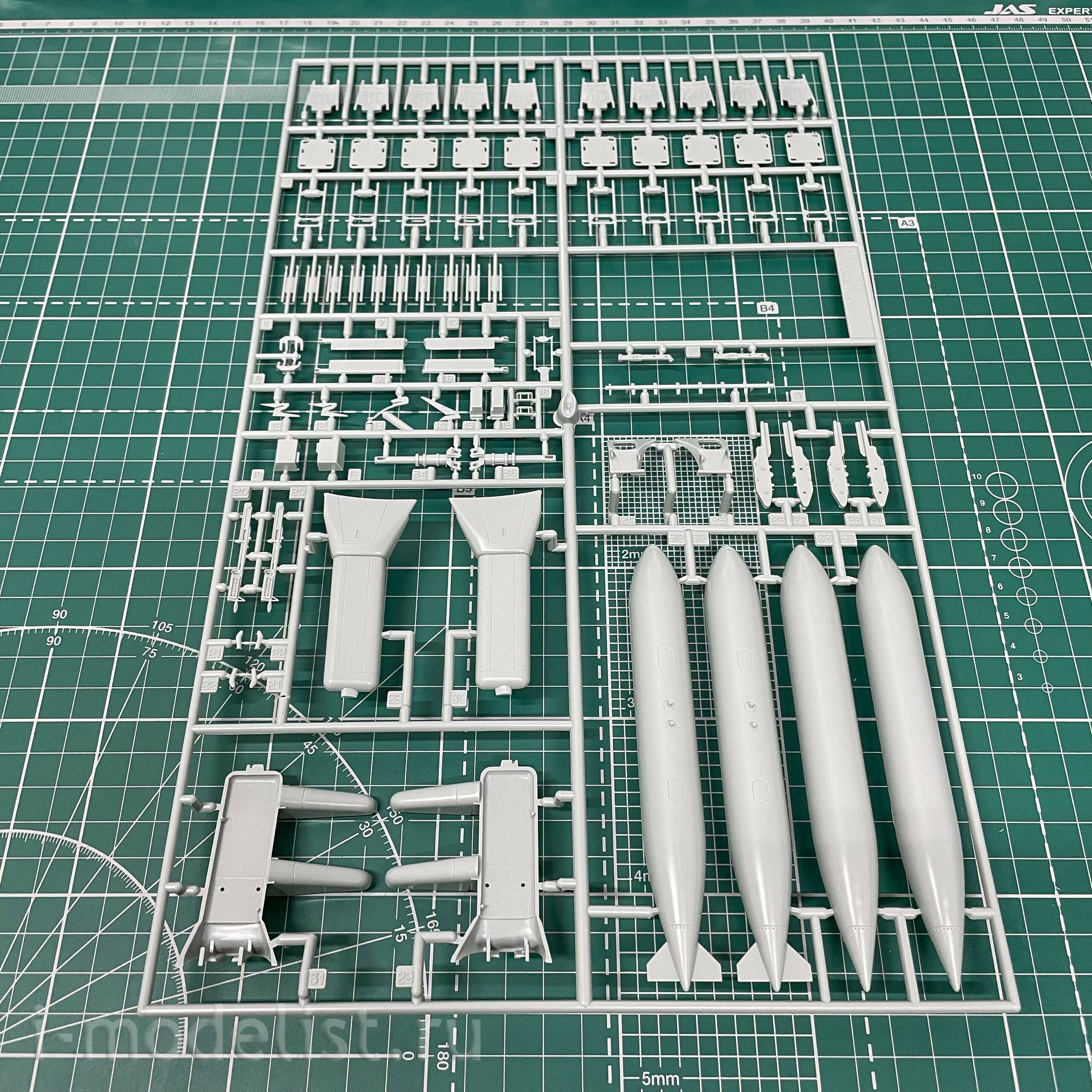 12120 Academy 1/35 Helicopter MH-60S Seahawk HSC-9 