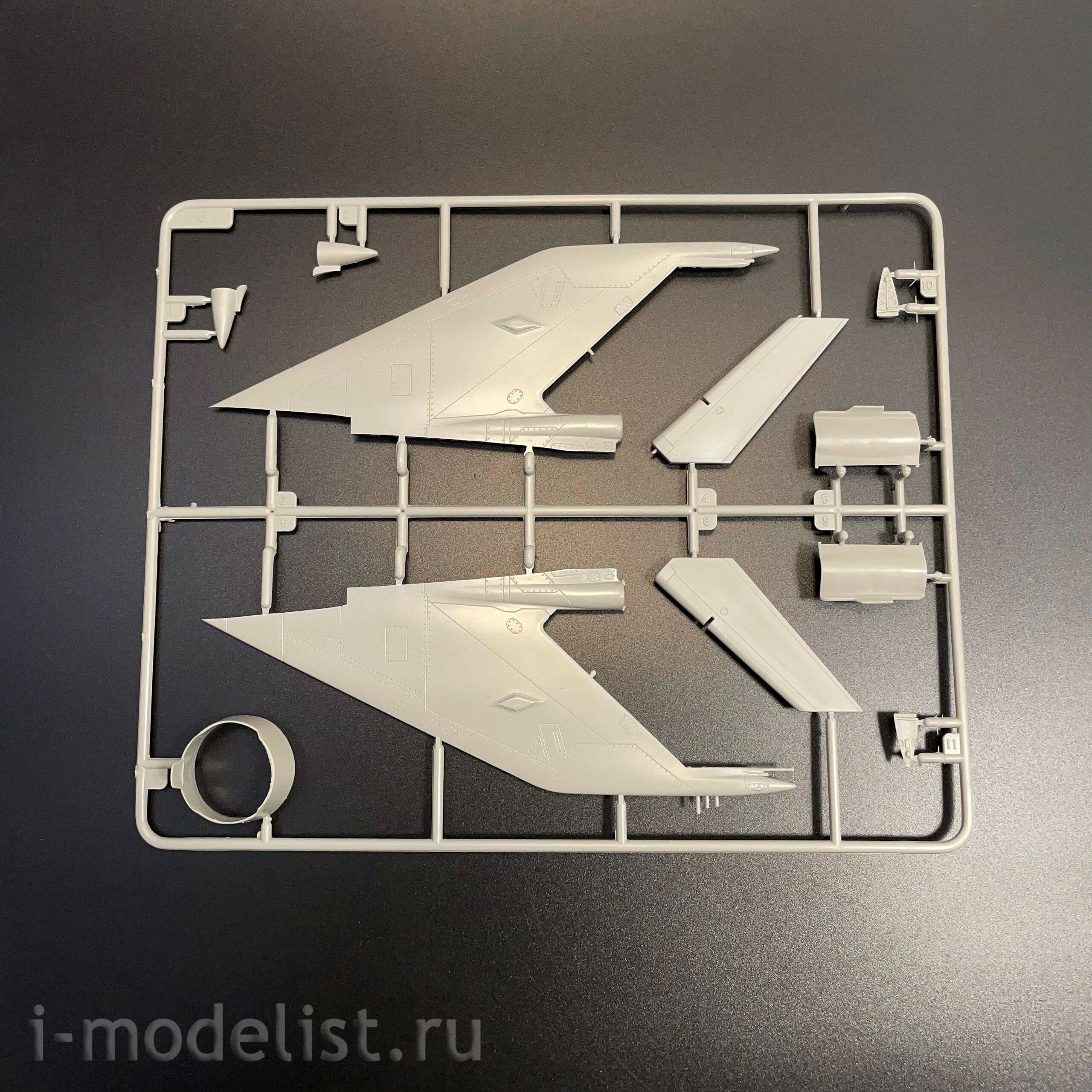 02219 Trumpeter 1/32 Aircraft M-21UM Mongol B