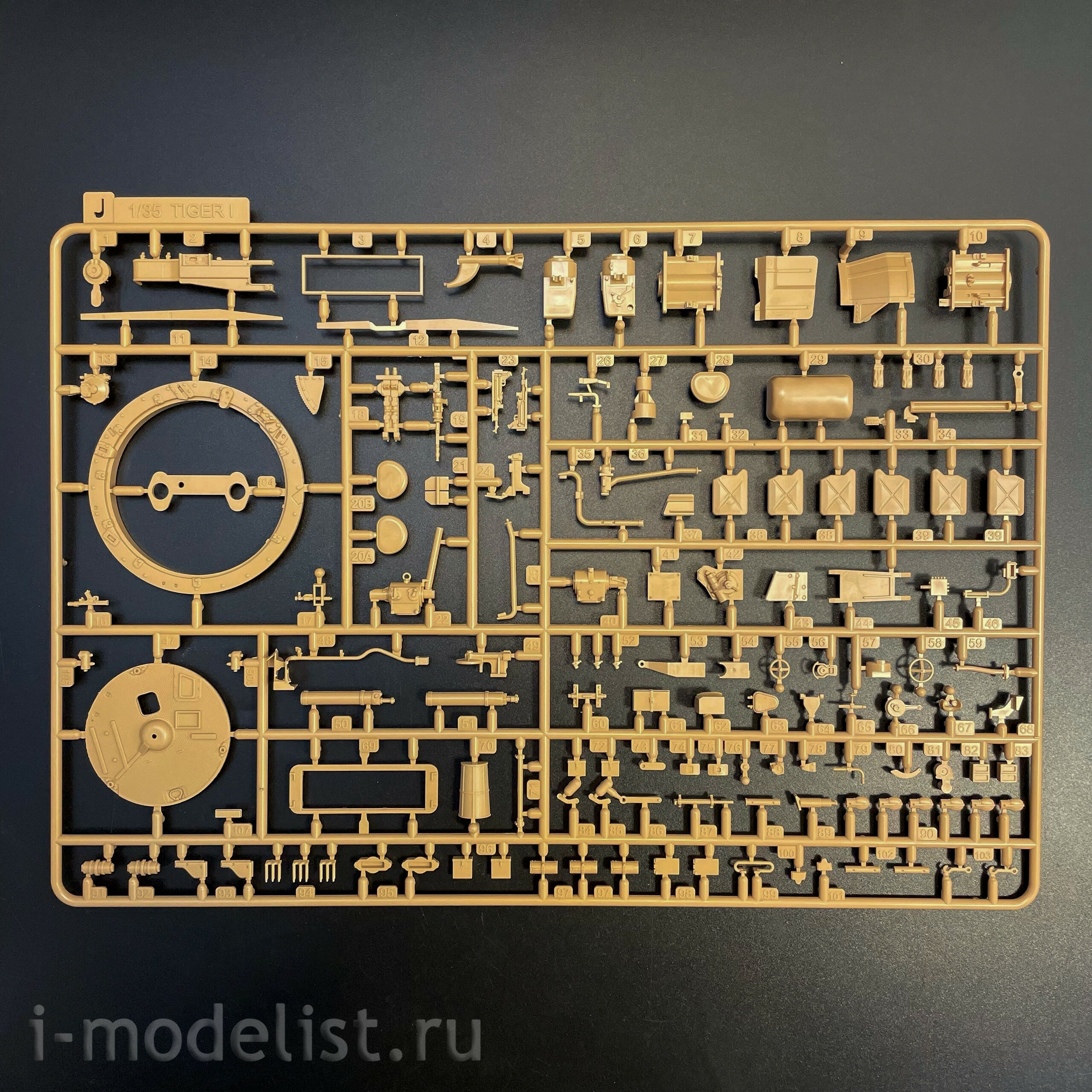 RM-5140 Rye Field Model 1/35 Notмецкий танк Sd.kfz.181 Tiger I (ранний, Курск 1943) с двигателем и фигуркой Михаэля Виттманна