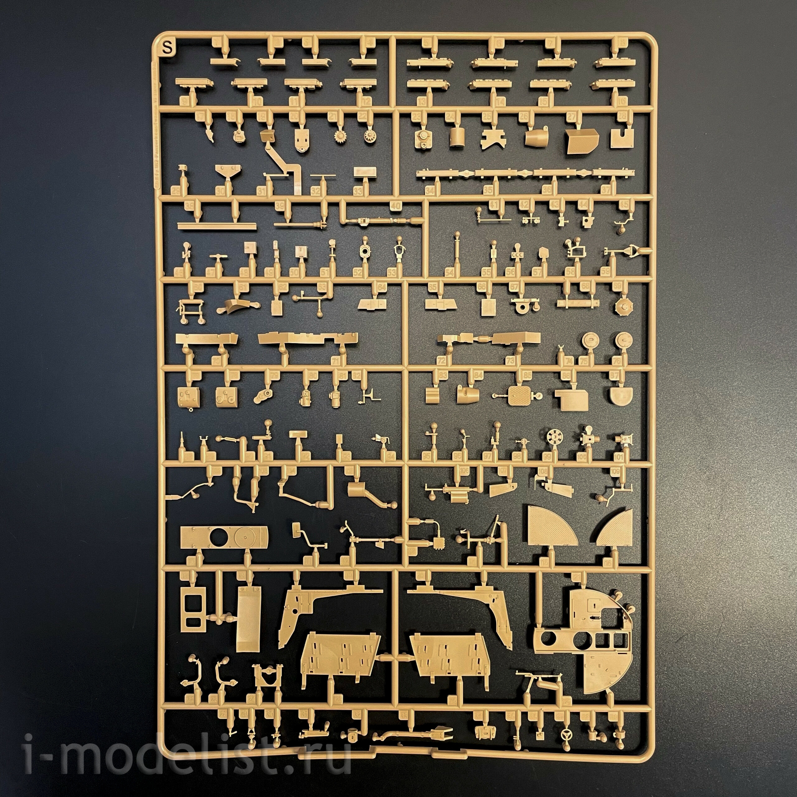 RM-5146 Rye Field Model 1/35 Notмецкий танк Pz.Kpfw.VI Ausf.B King Tiger с башней Henschel Sd.Kfz. 182 (с полным интерьером)