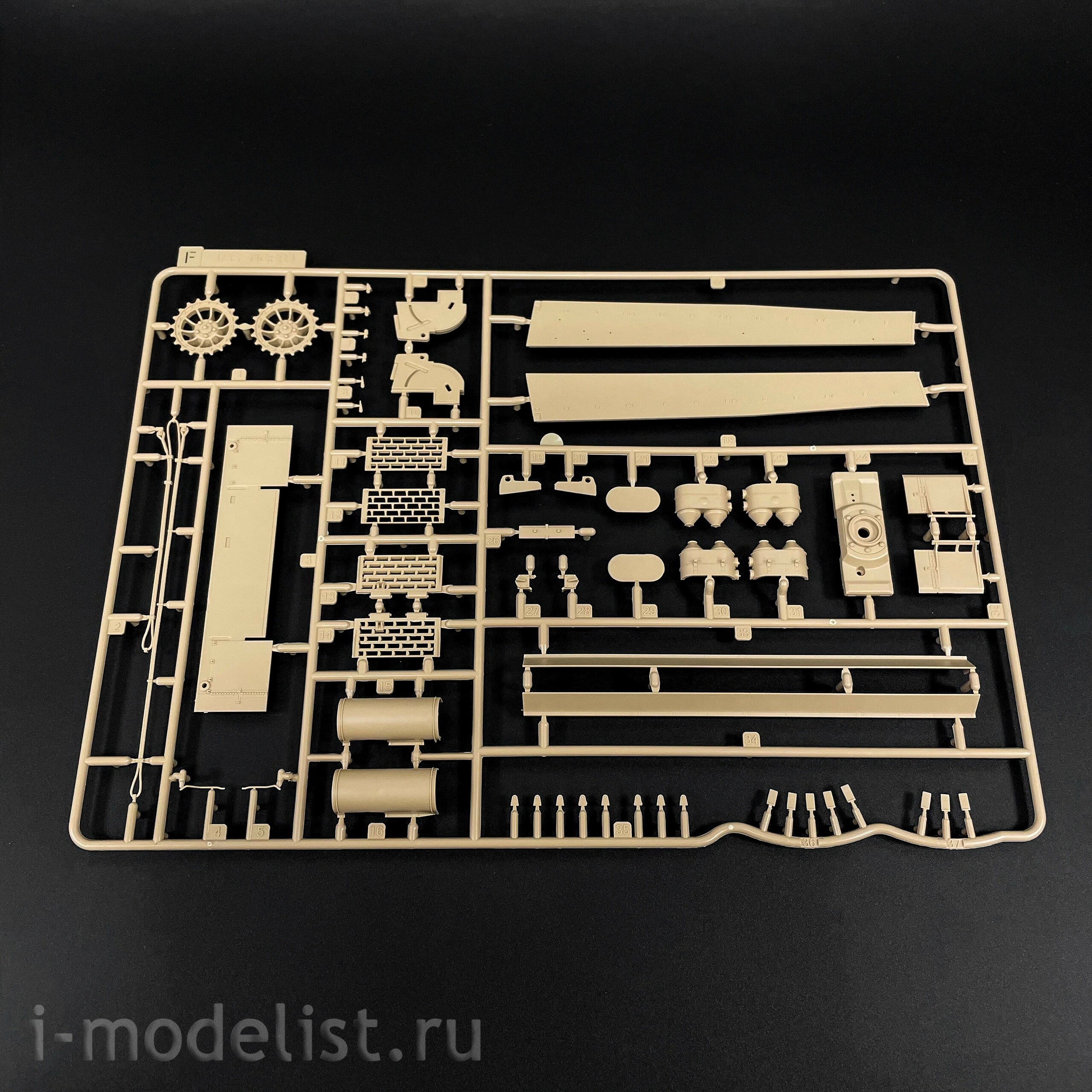 RM-5100 Rye Field Model 1/35 German Tank Pz. Kpfw. VI Ausf. E Tiger I mid. Production