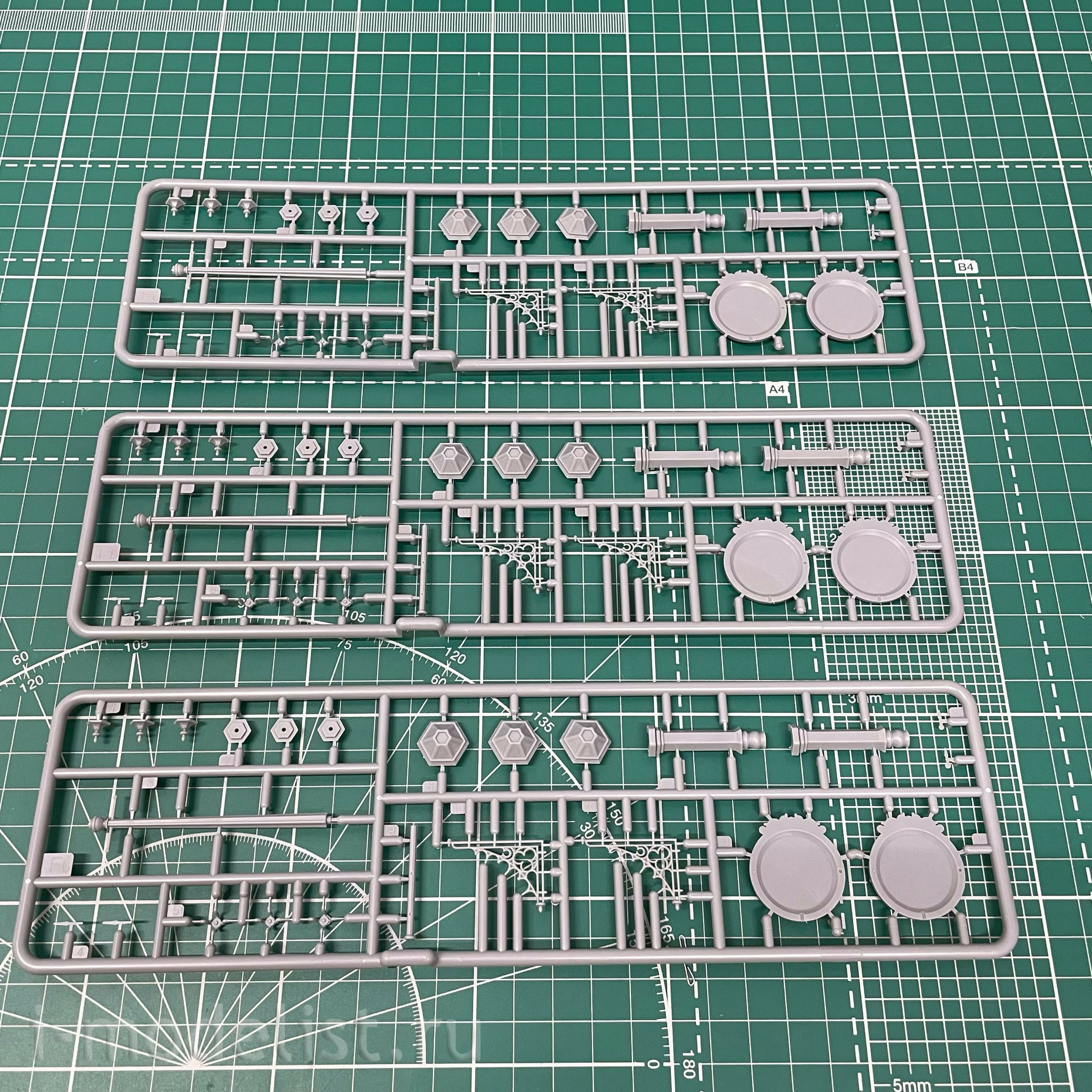 35639 MiniArt 1/35 Street Accessories with lanterns and Clocks
