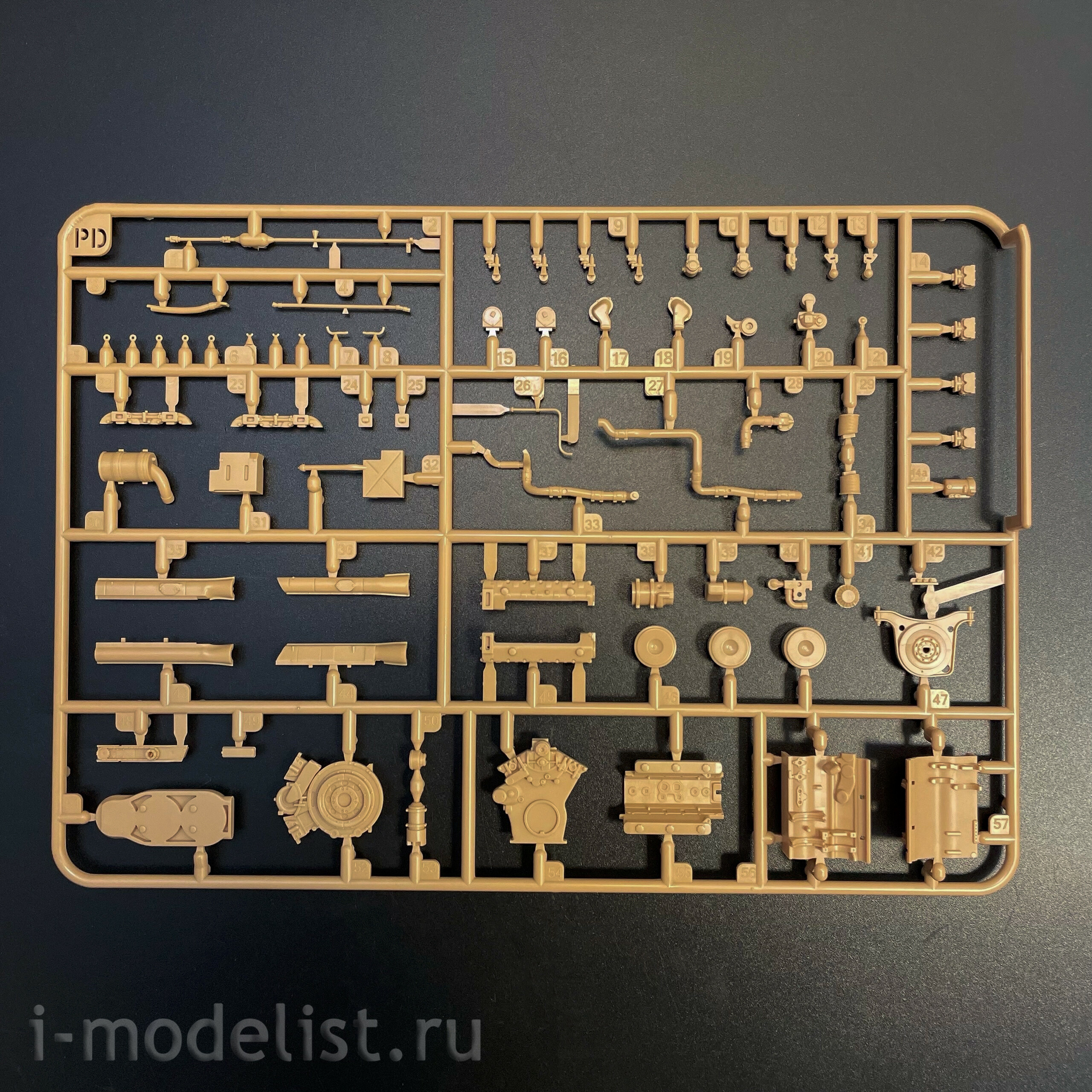 RM-5140 Rye Field Model 1/35 Notмецкий танк Sd.kfz.181 Tiger I (ранний, Курск 1943) с двигателем и фигуркой Михаэля Виттманна