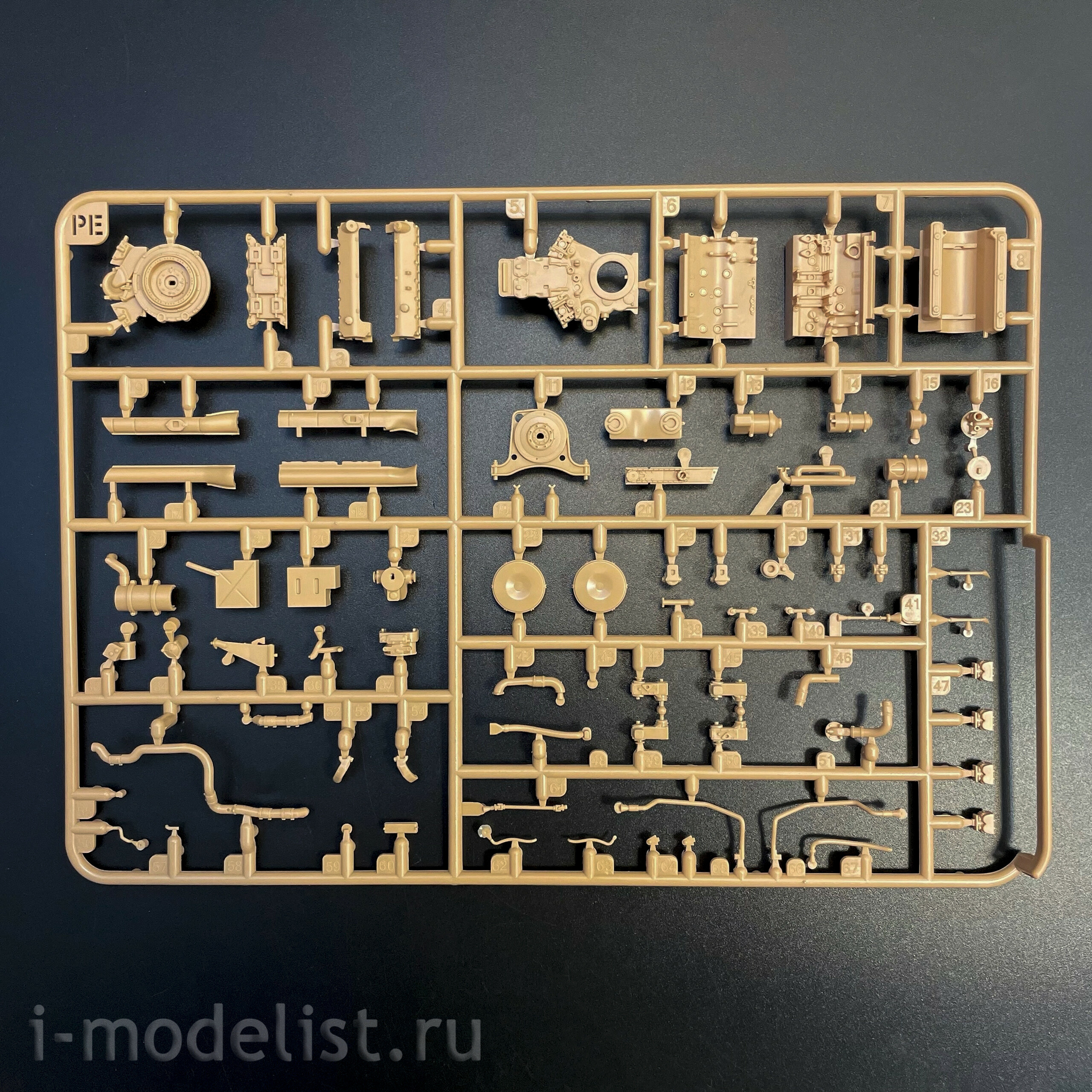 RM-5146 Rye Field Model 1/35 Notмецкий танк Pz.Kpfw.VI Ausf.B King Tiger с башней Henschel Sd.Kfz. 182 (с полным интерьером)