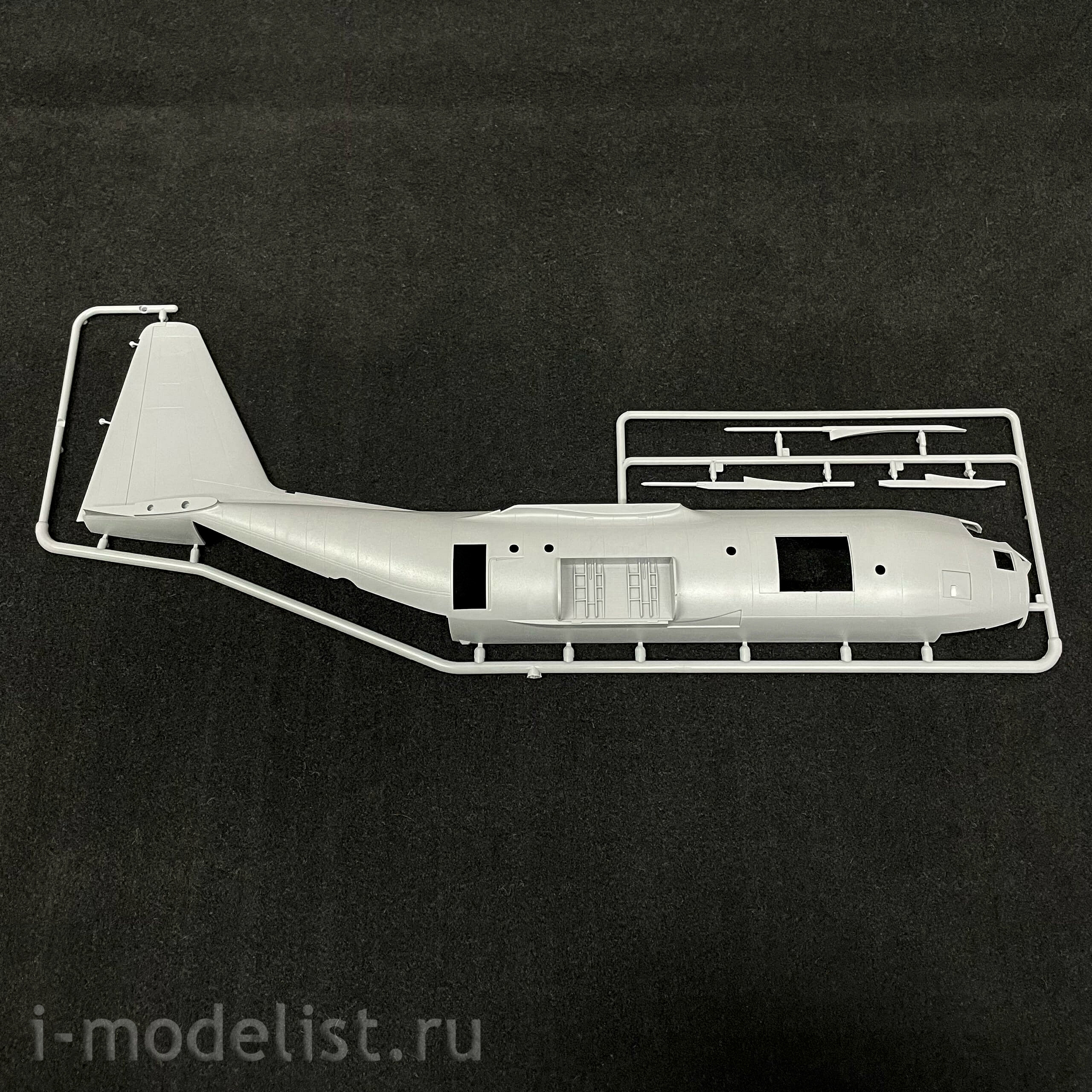 7325 Zvezda 1/72 American military transport aircraft C-130J