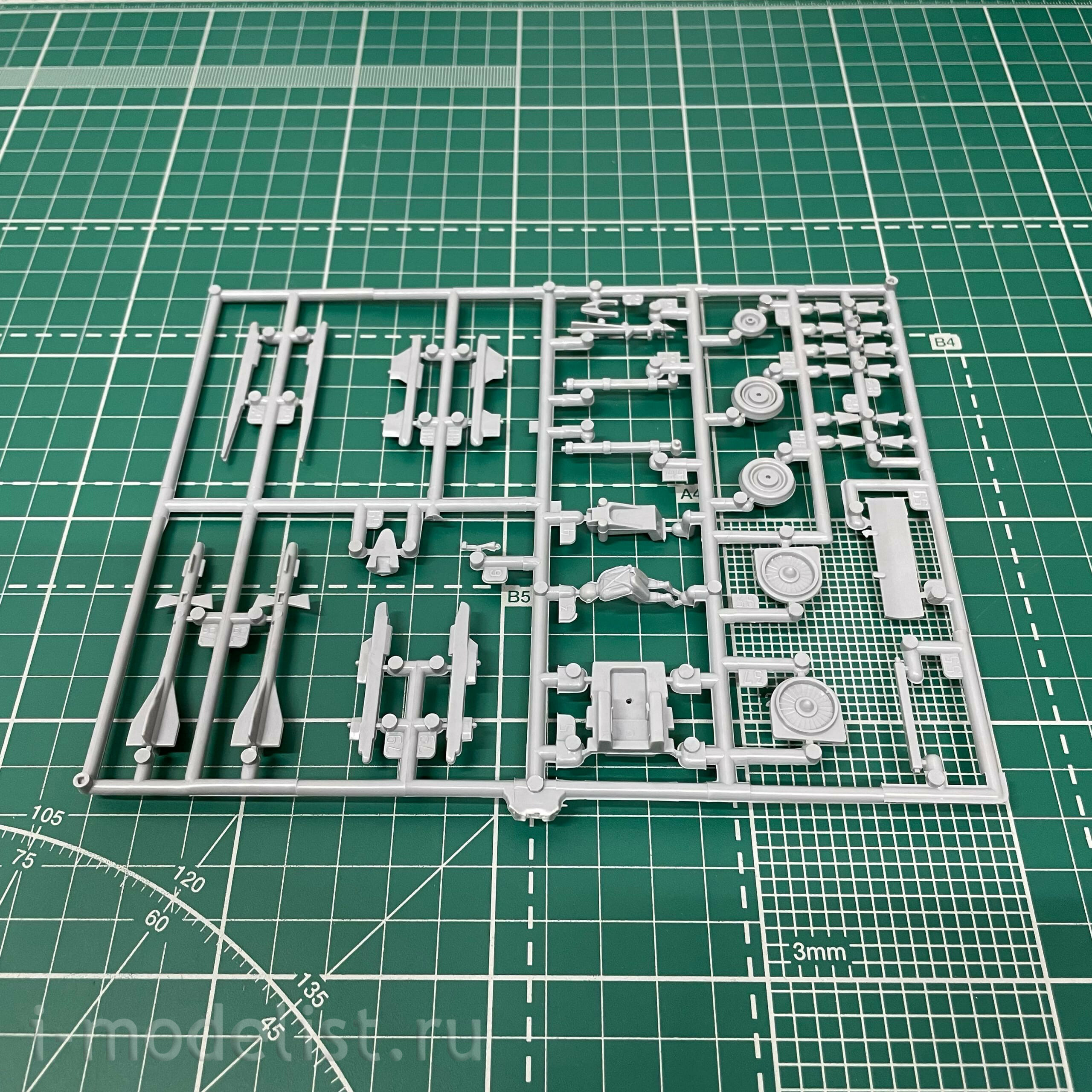 7206 Zvezda 1/72 Soviet Su-27 Air Superiority Fighter
