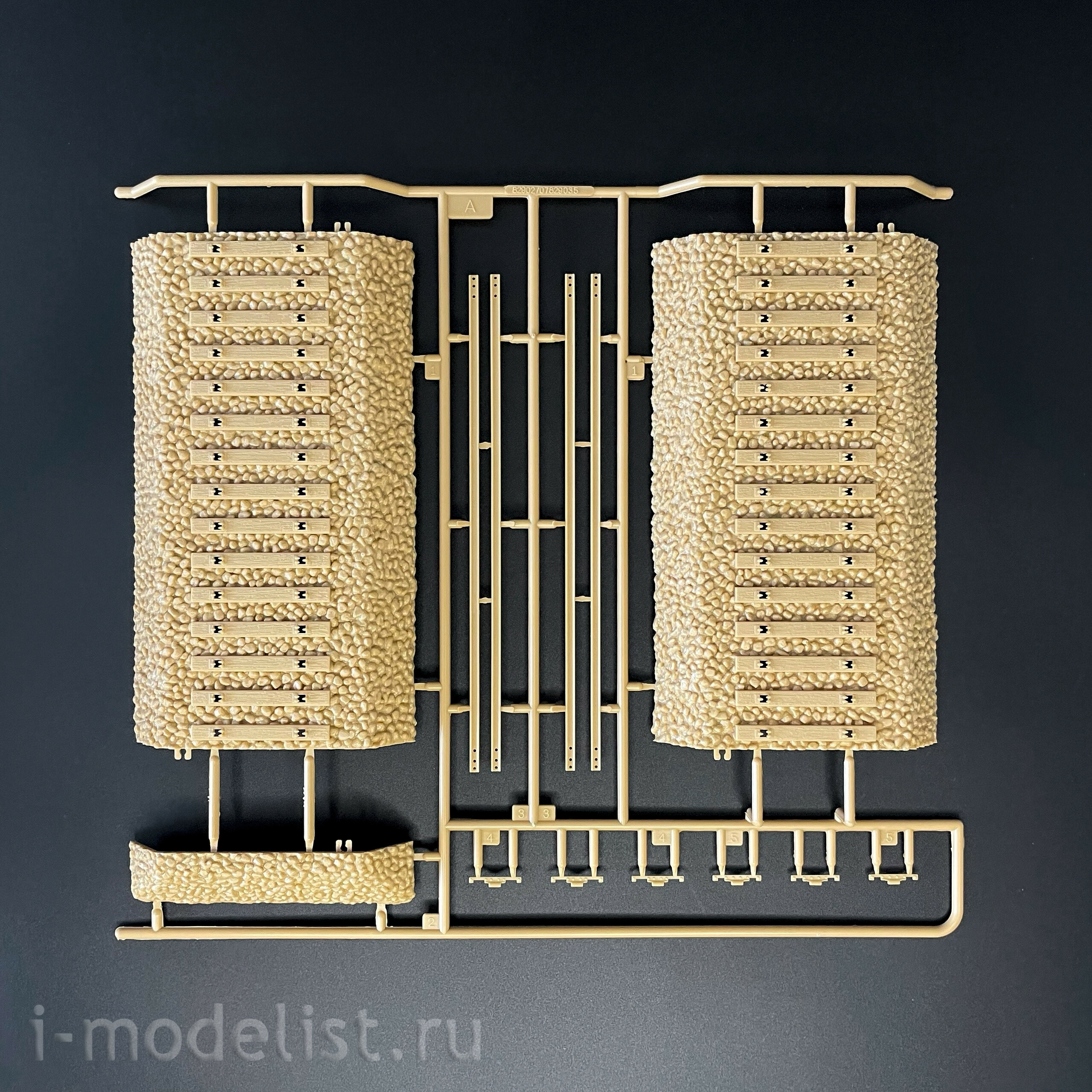 82936 Hobbyboss 1/72 German special railway platform Panzerträgerwagen