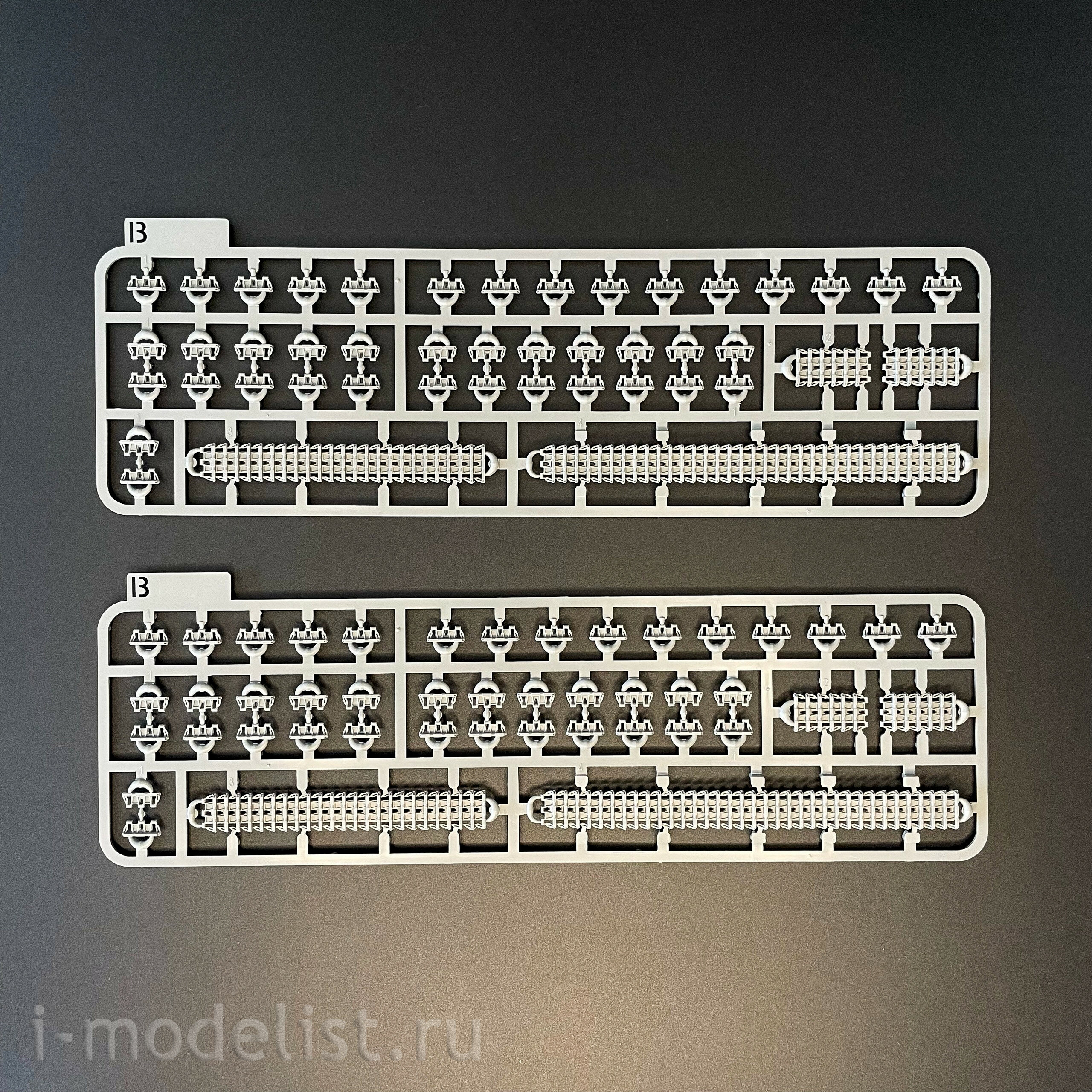 8006 Takom 1/35 Штурмовая гаубица Sd.Kfz StuH 42 & StuG III Ausf. G поздний (2 в 1)