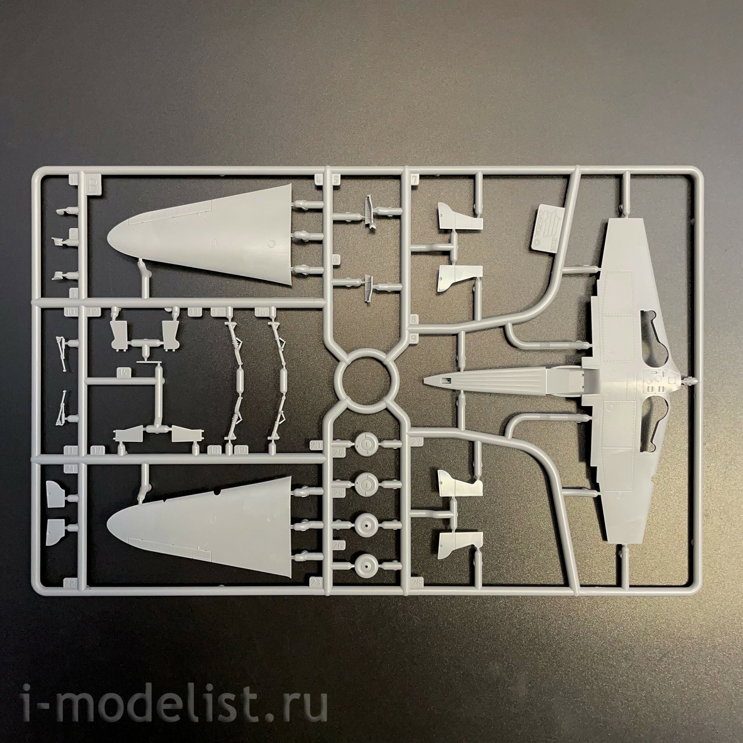 7327 Zvezda 1/72 Советский истребитель Як-1 27-92 серии