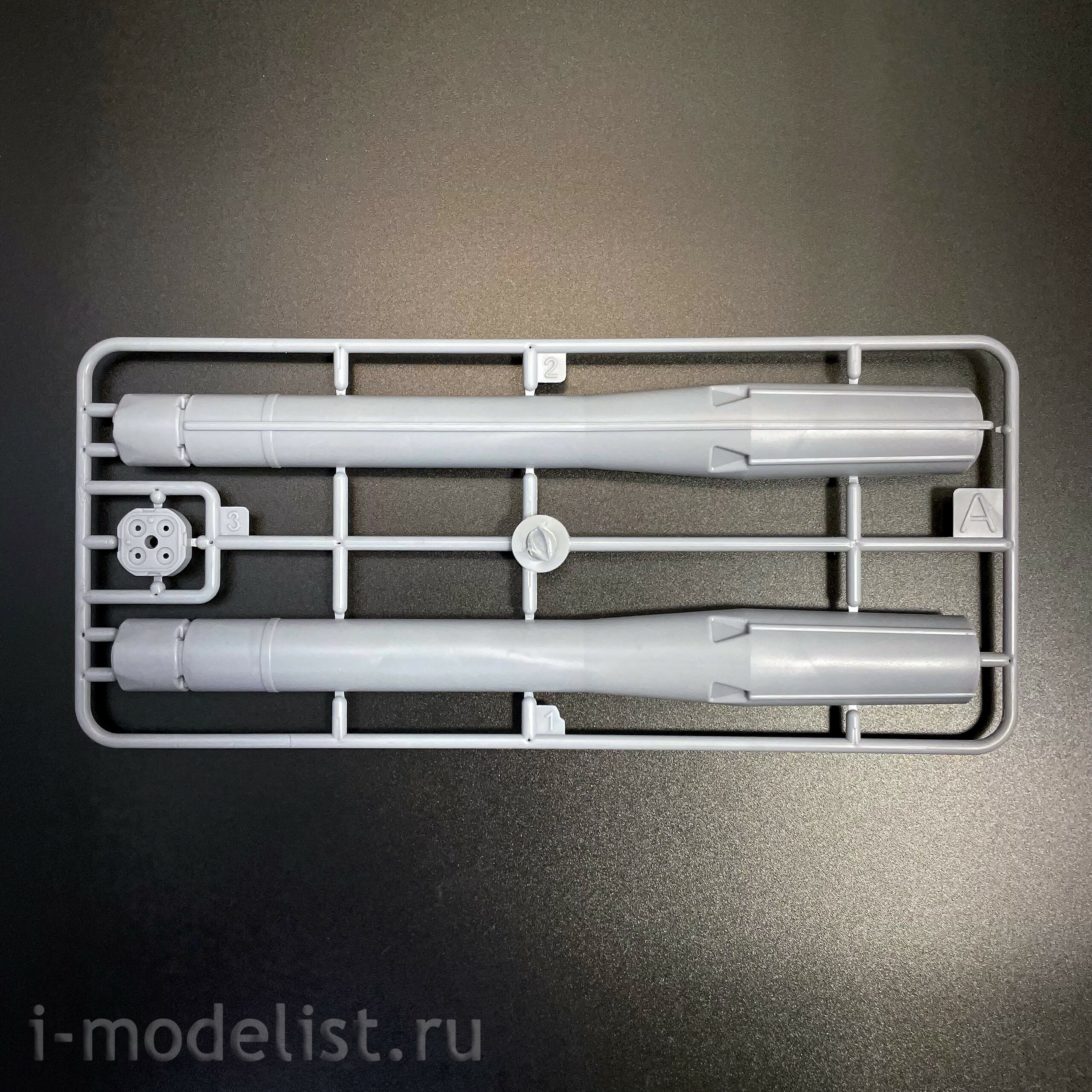 EE144302 Eastern Express 1/144 Missile-carrier 