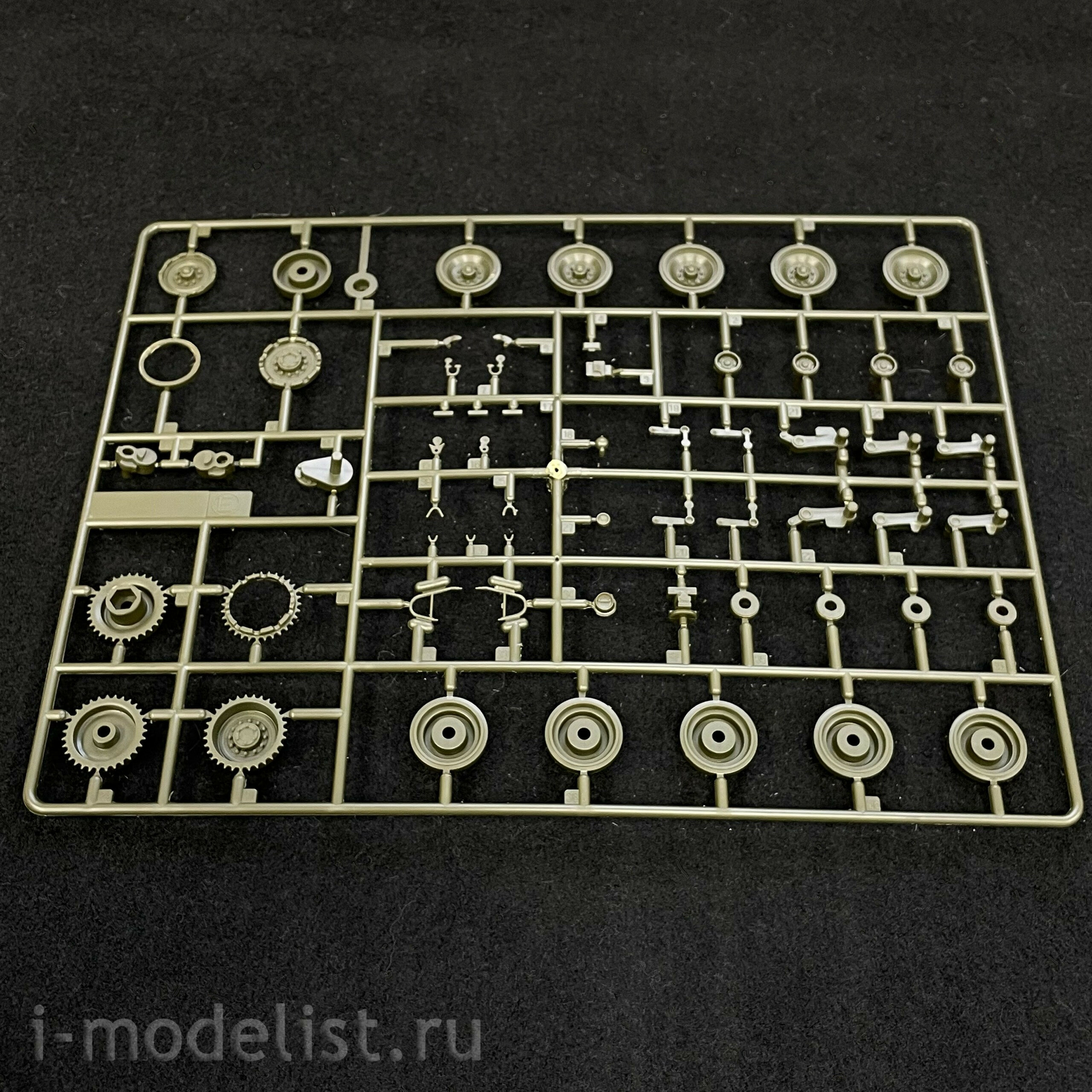 13255 Academy 1/35 M-18 Hellcat (U.S. Army Gun Motor Carriage)