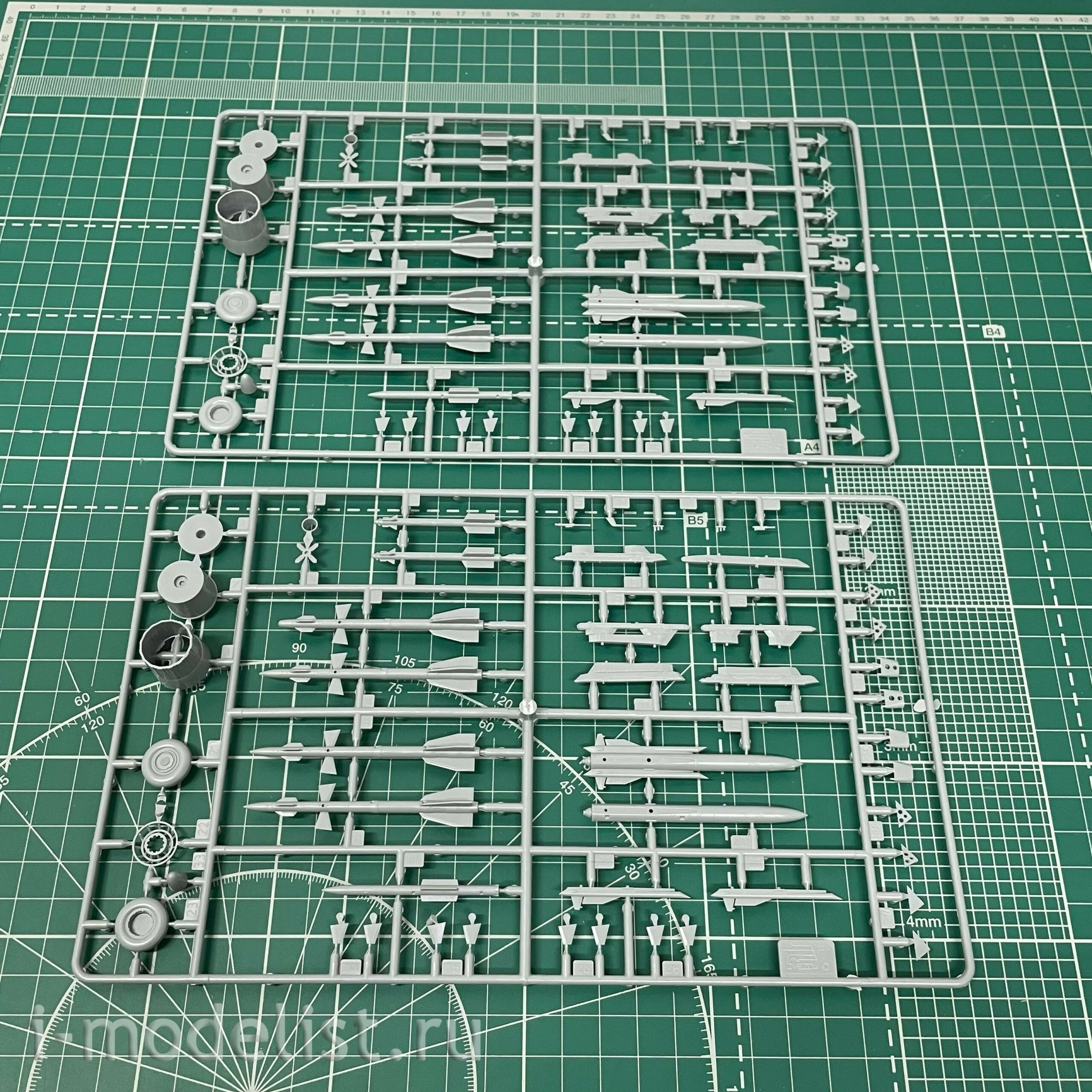7297П Zvezda 1/72 Подарочный набор: Российский палубный истребитель Су-33