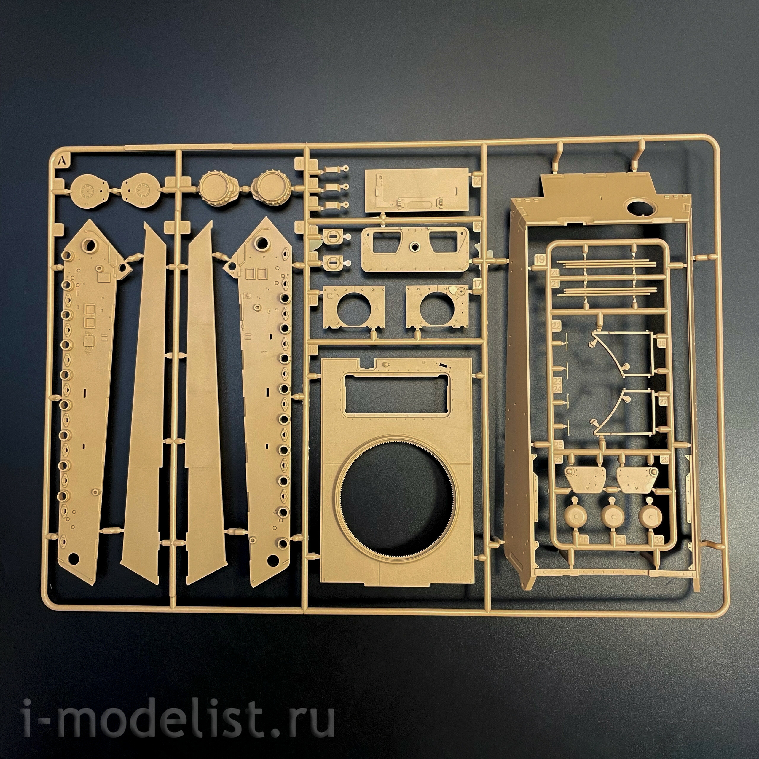 RM-5146 Rye Field Model 1/35 Notмецкий танк Pz.Kpfw.VI Ausf.B King Tiger с башней Henschel Sd.Kfz. 182 (с полным интерьером)