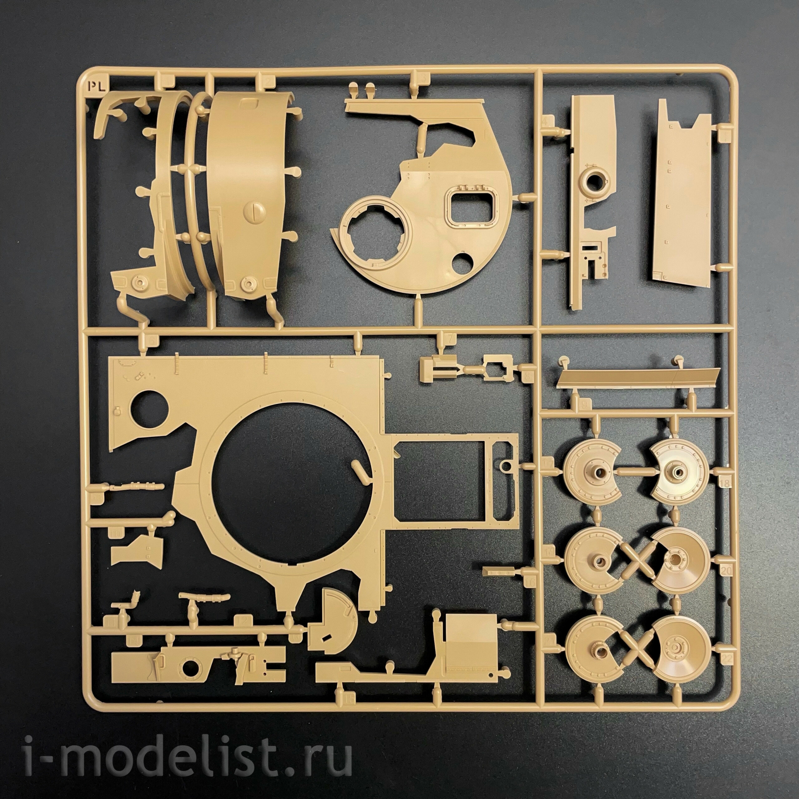 RM-5130 Rye Field Model 1/35 Pz.Kpfw. VI Ausf. E Tiger I ранний (Стандартная версия с полным интерьером)